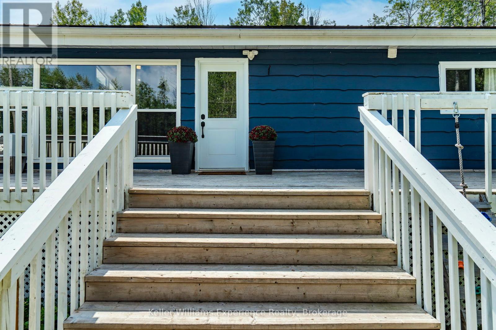 37 Crescent Drive, Tay, Ontario  L0K 2A0 - Photo 4 - S12354965