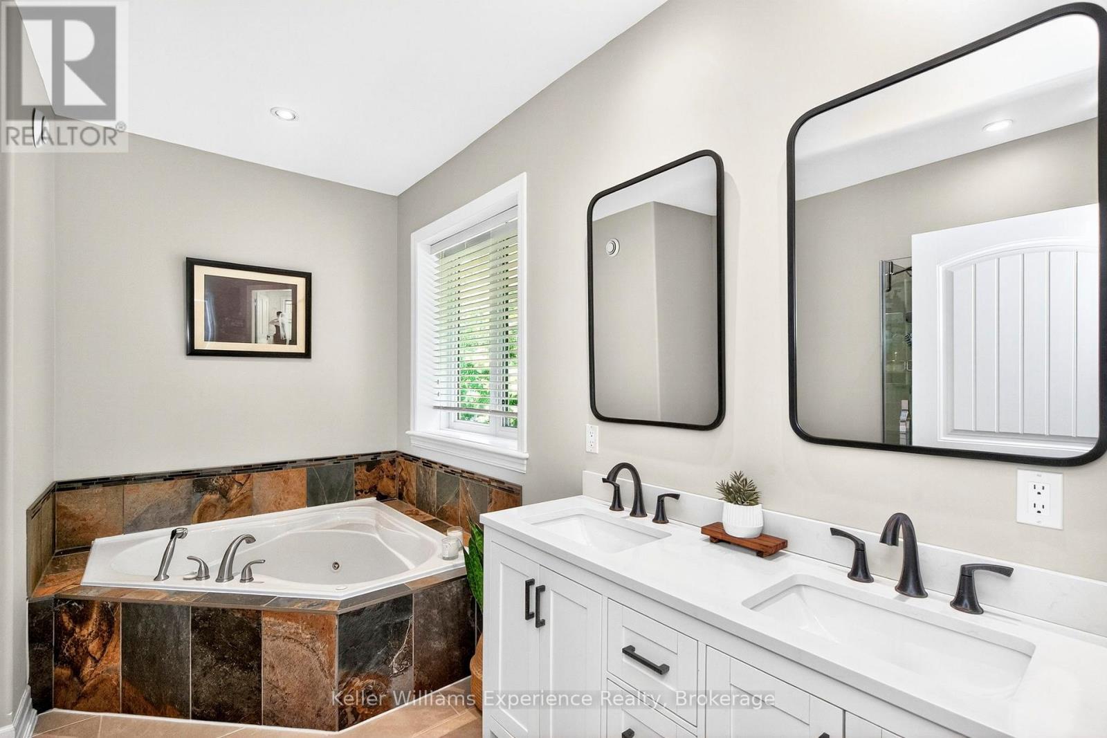 94 Windermere Circle, Tay, Ontario L4R 0C3 - Photo 13 - S12355026