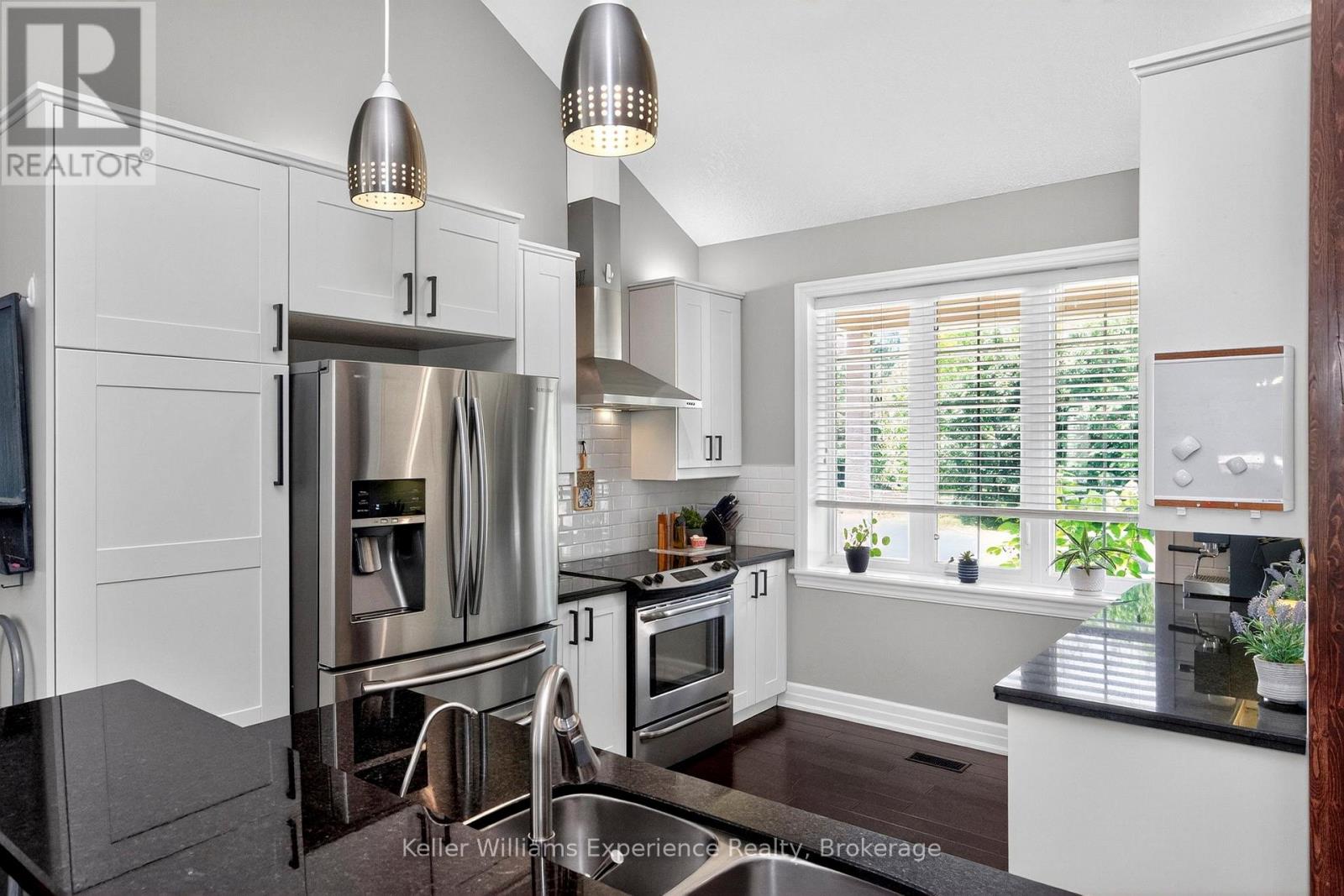 94 Windermere Circle, Tay, Ontario L4R 0C3 - Photo 6 - S12355026