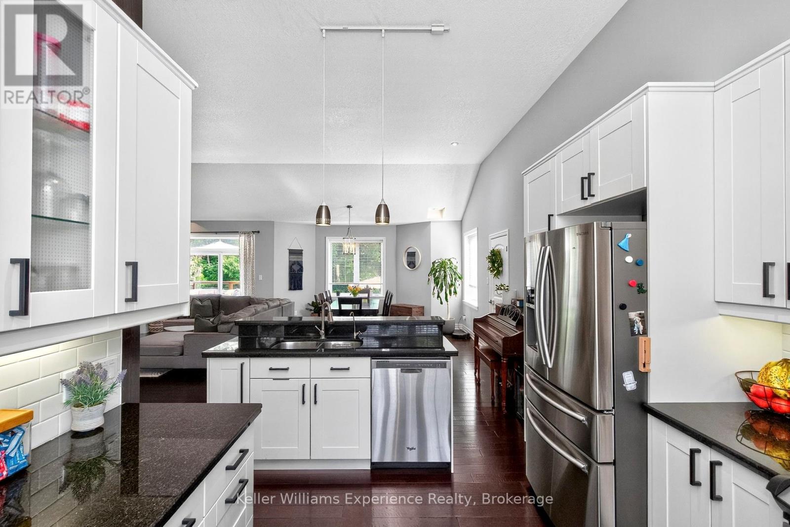 94 Windermere Circle, Tay, Ontario L4R 0C3 - Photo 7 - S12355026