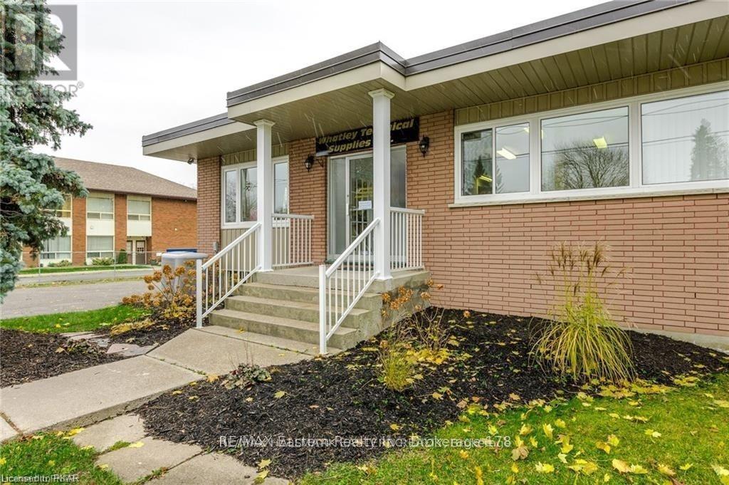 71 Princess Street, Peterborough, Ontario K9J 2A8 - Photo 2 - X12355006