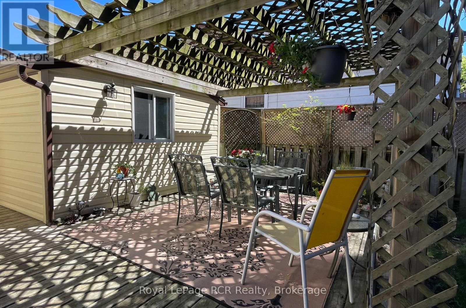 326 12th Avenue, Hanover, Ontario  N4N 2T2 - Photo 10 - X12354905