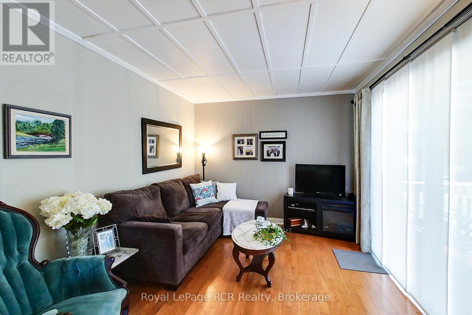 326 12th Avenue, Hanover, Ontario  N4N 2T2 - Photo 15 - X12354905
