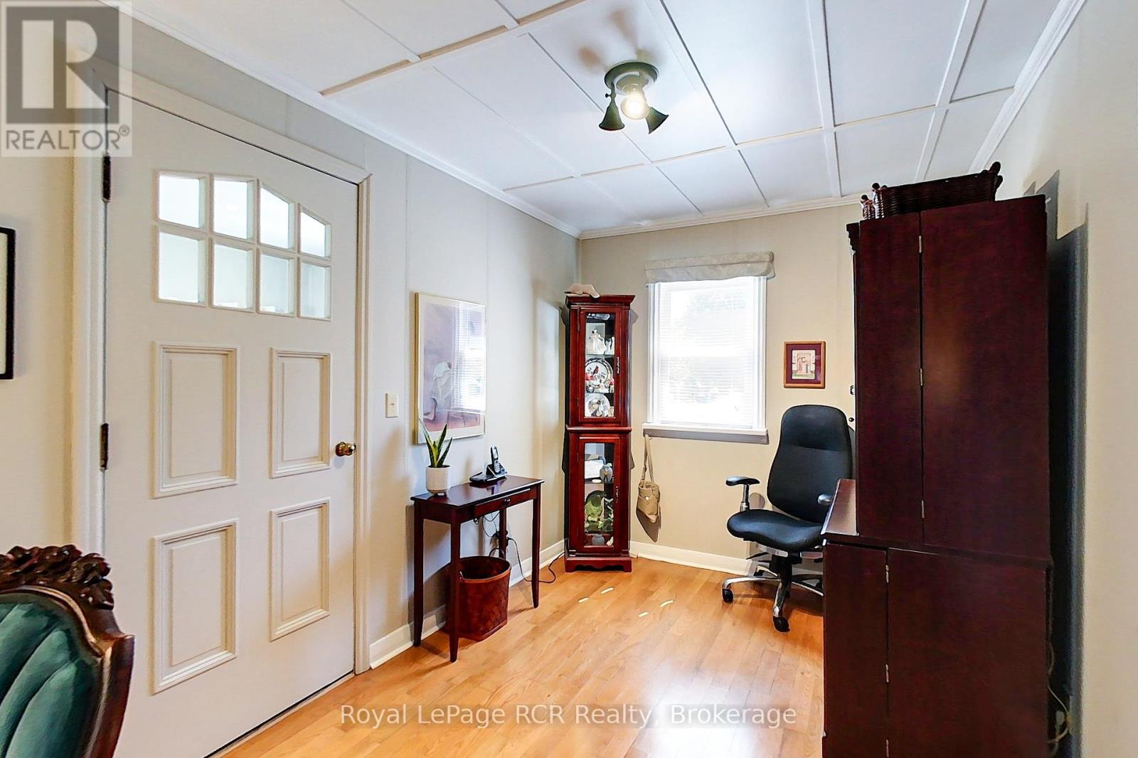 326 12th Avenue, Hanover, Ontario  N4N 2T2 - Photo 19 - X12354905