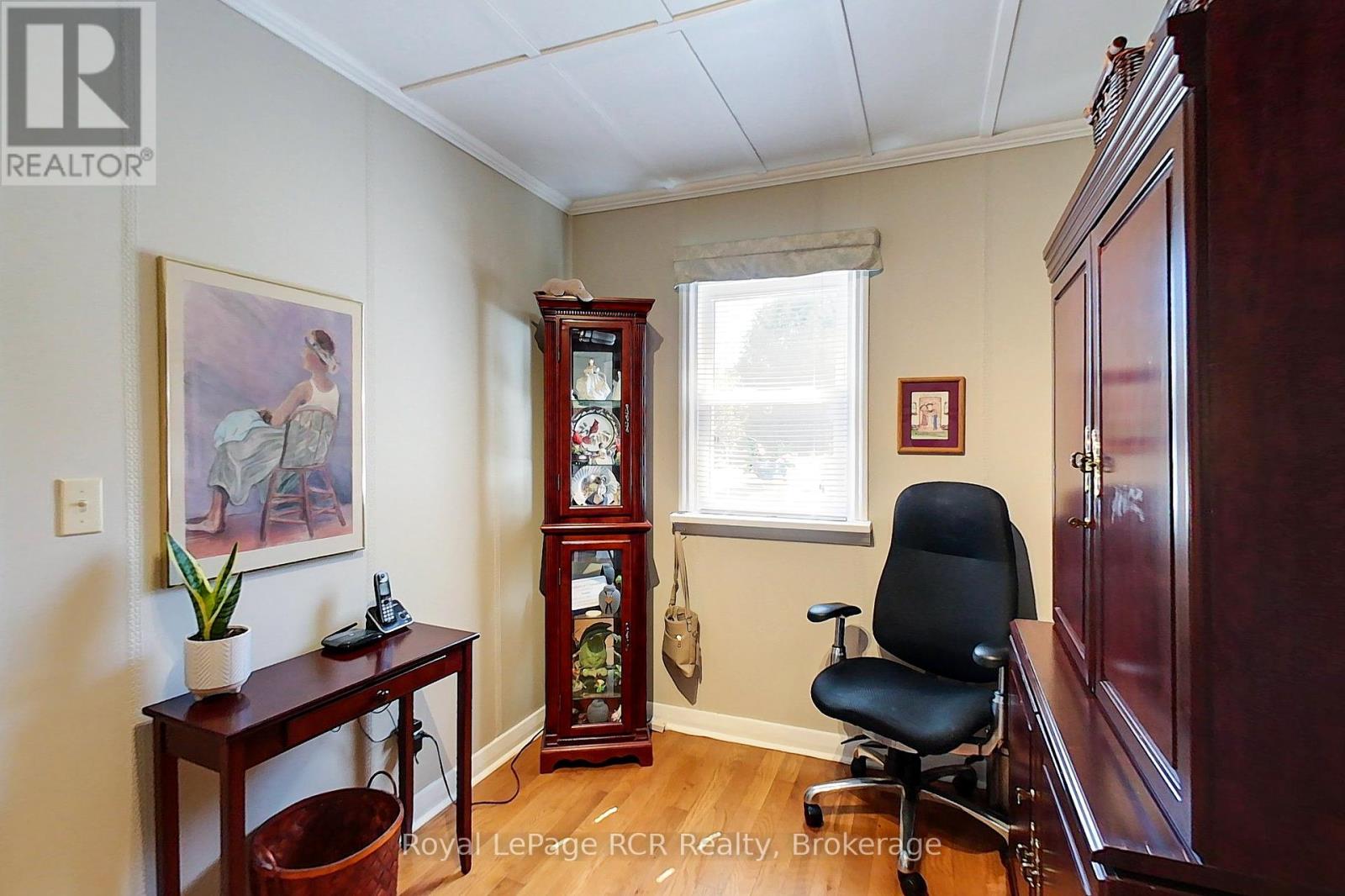 326 12th Avenue, Hanover, Ontario  N4N 2T2 - Photo 20 - X12354905
