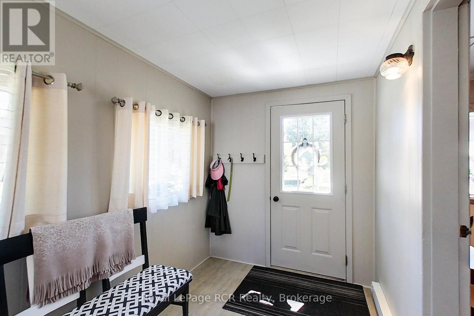 326 12th Avenue, Hanover, Ontario  N4N 2T2 - Photo 22 - X12354905