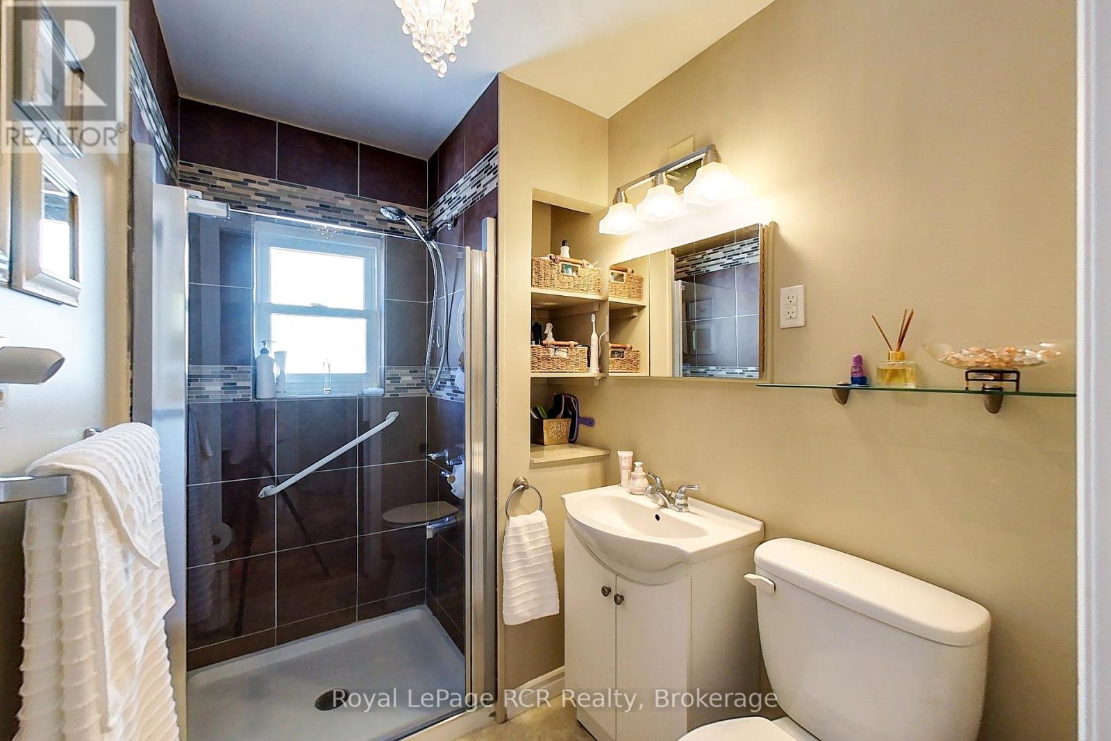 326 12th Avenue, Hanover, Ontario  N4N 2T2 - Photo 27 - X12354905