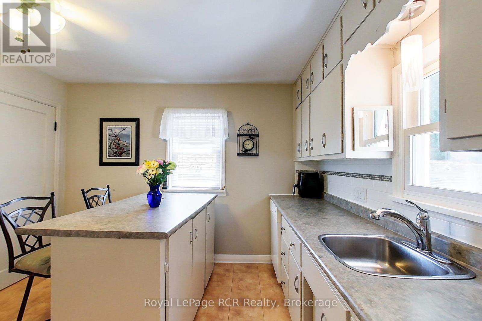 326 12th Avenue, Hanover, Ontario  N4N 2T2 - Photo 31 - X12354905