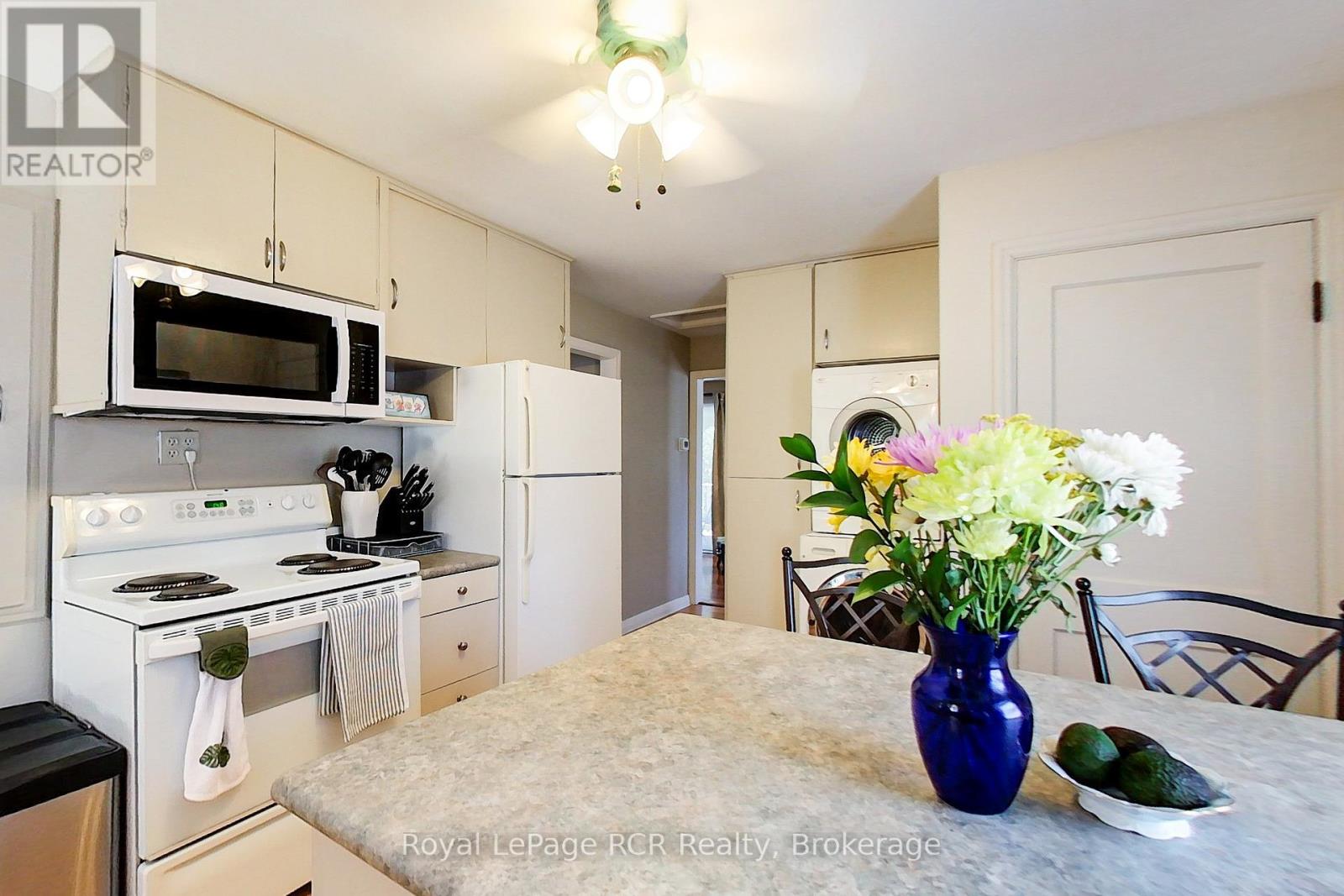 326 12th Avenue, Hanover, Ontario  N4N 2T2 - Photo 33 - X12354905