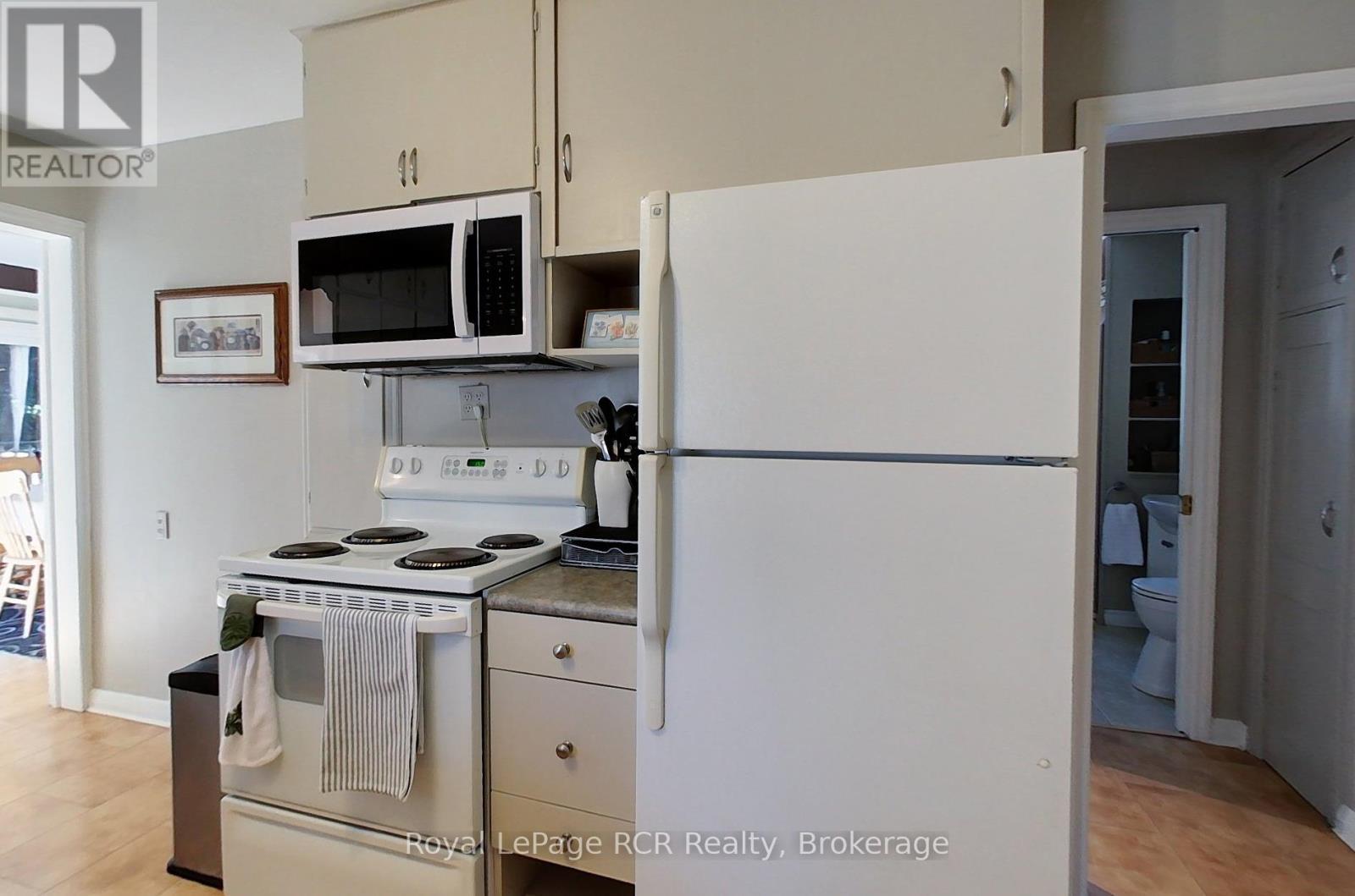 326 12th Avenue, Hanover, Ontario  N4N 2T2 - Photo 36 - X12354905