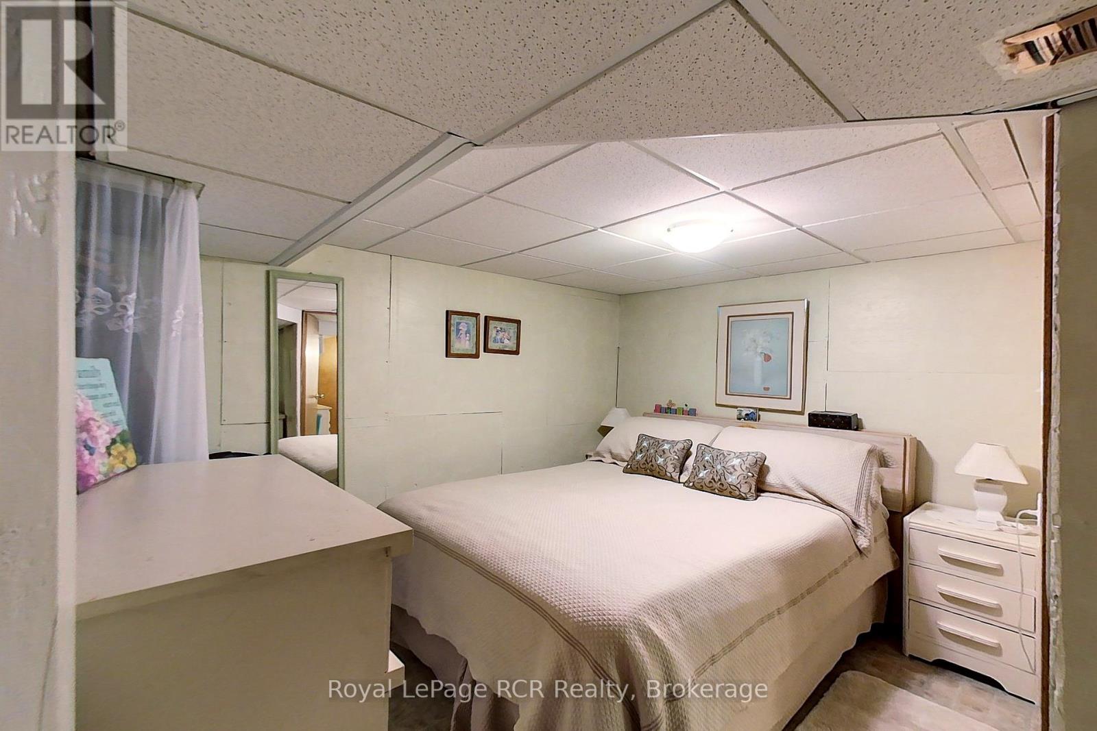 326 12th Avenue, Hanover, Ontario  N4N 2T2 - Photo 44 - X12354905