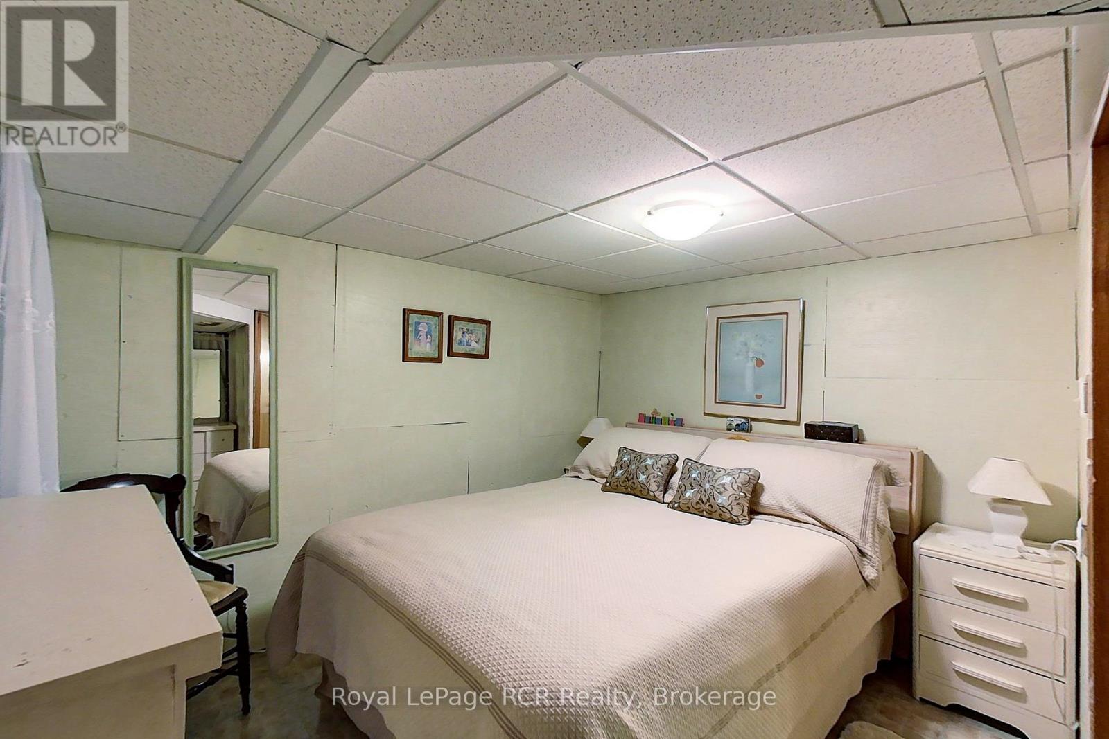 326 12th Avenue, Hanover, Ontario  N4N 2T2 - Photo 45 - X12354905