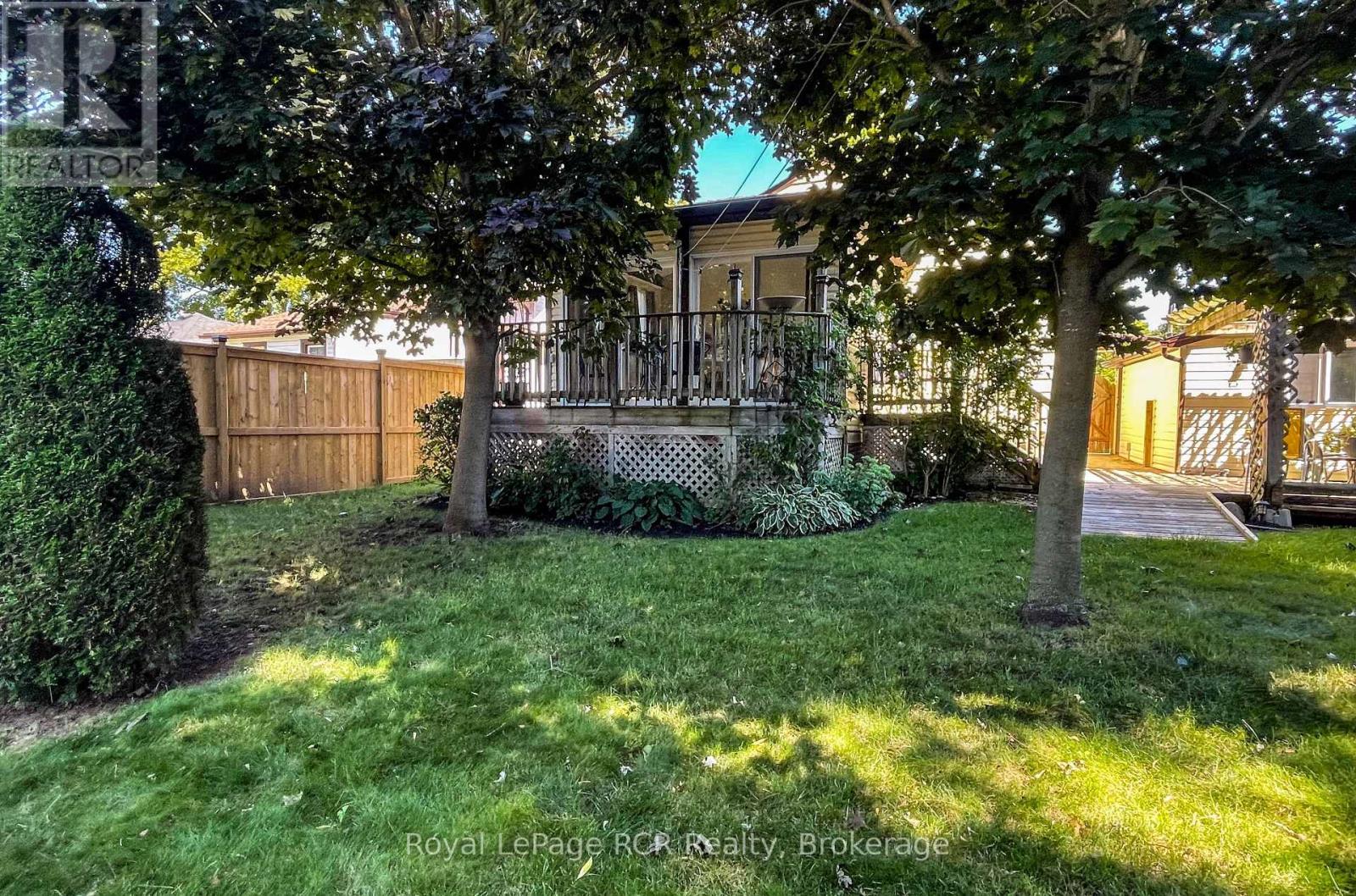 326 12th Avenue, Hanover, Ontario  N4N 2T2 - Photo 8 - X12354905