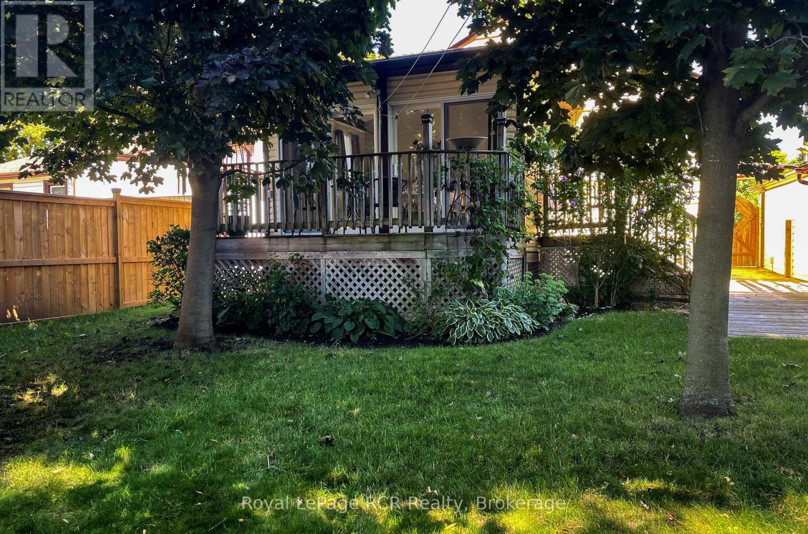 326 12th Avenue, Hanover, Ontario  N4N 2T2 - Photo 9 - X12354905