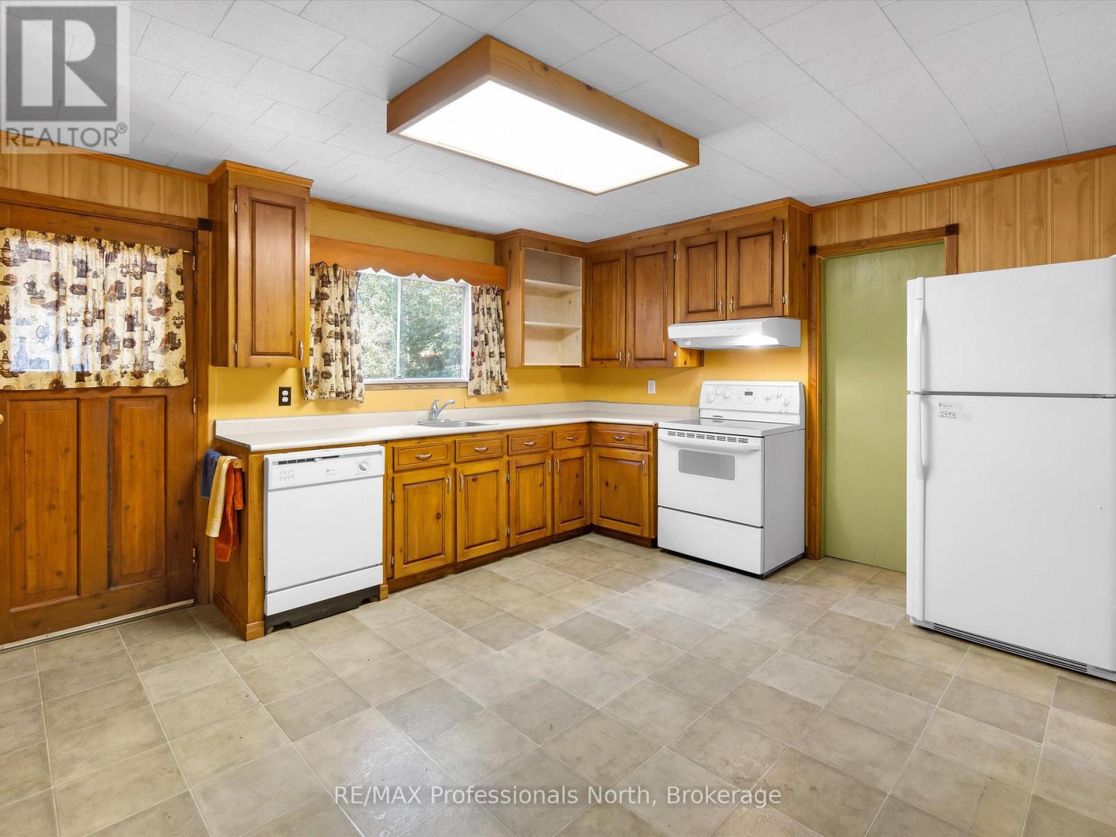 1716 Gravenhurst Parkway, Gravenhurst, Ontario  P1P 1R3 - Photo 10 - X12355030