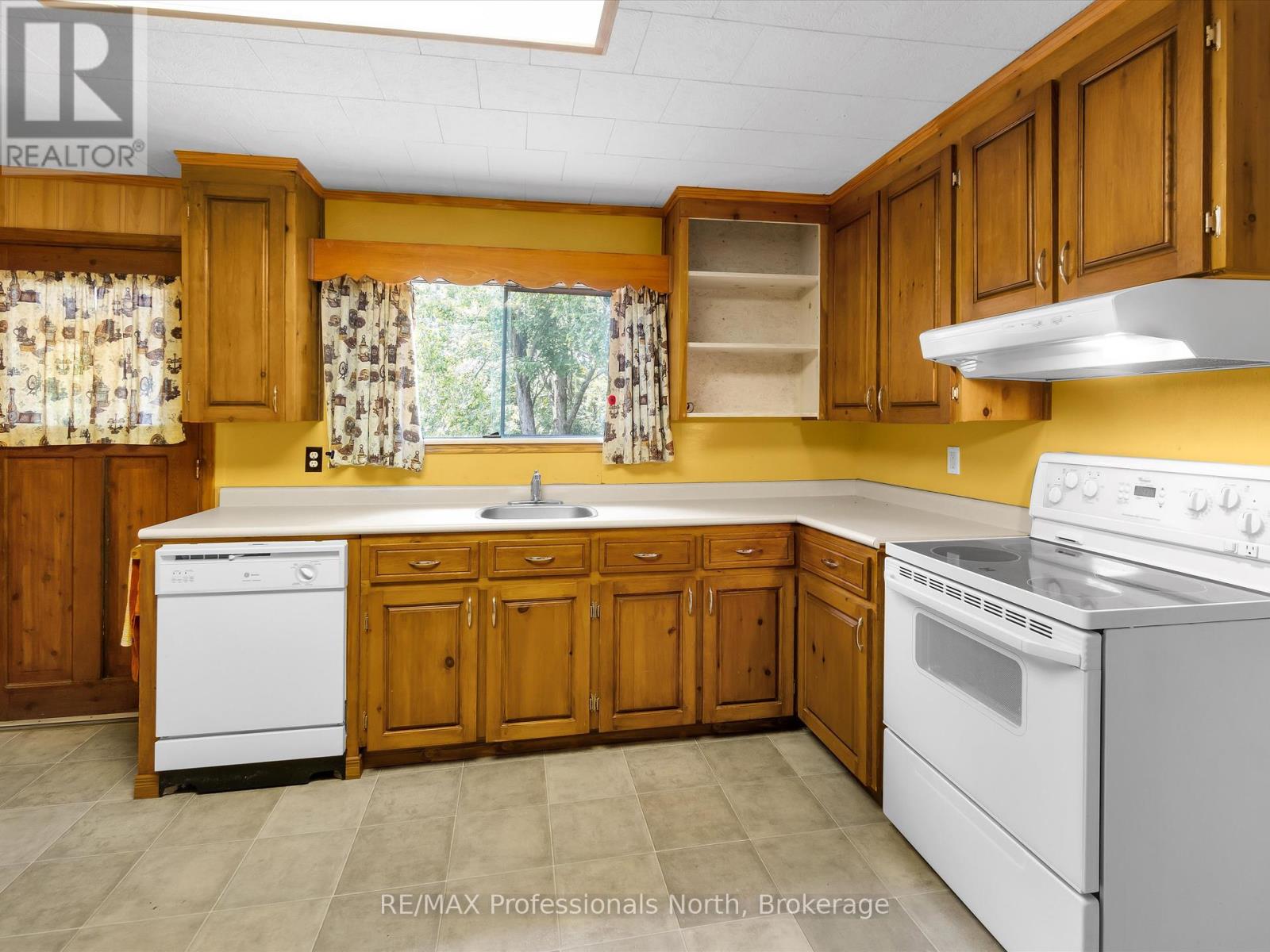 1716 Gravenhurst Parkway, Gravenhurst, Ontario  P1P 1R3 - Photo 11 - X12355030