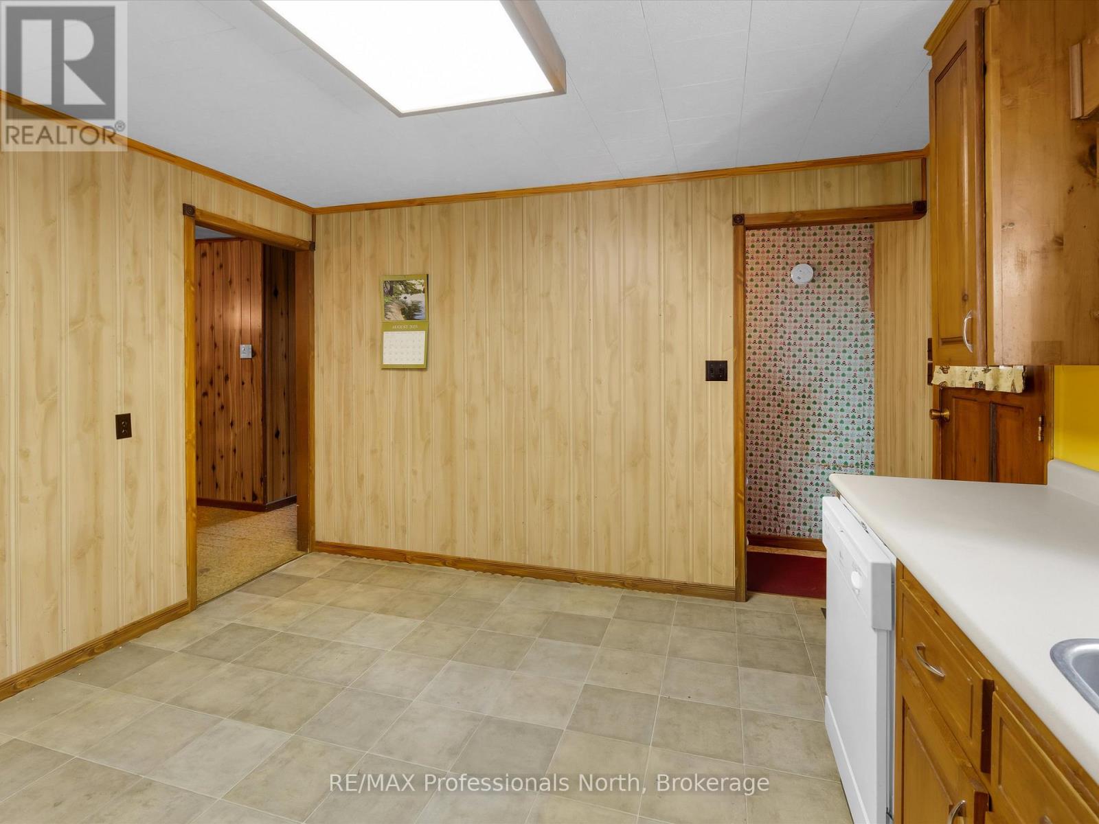 1716 Gravenhurst Parkway, Gravenhurst, Ontario  P1P 1R3 - Photo 13 - X12355030