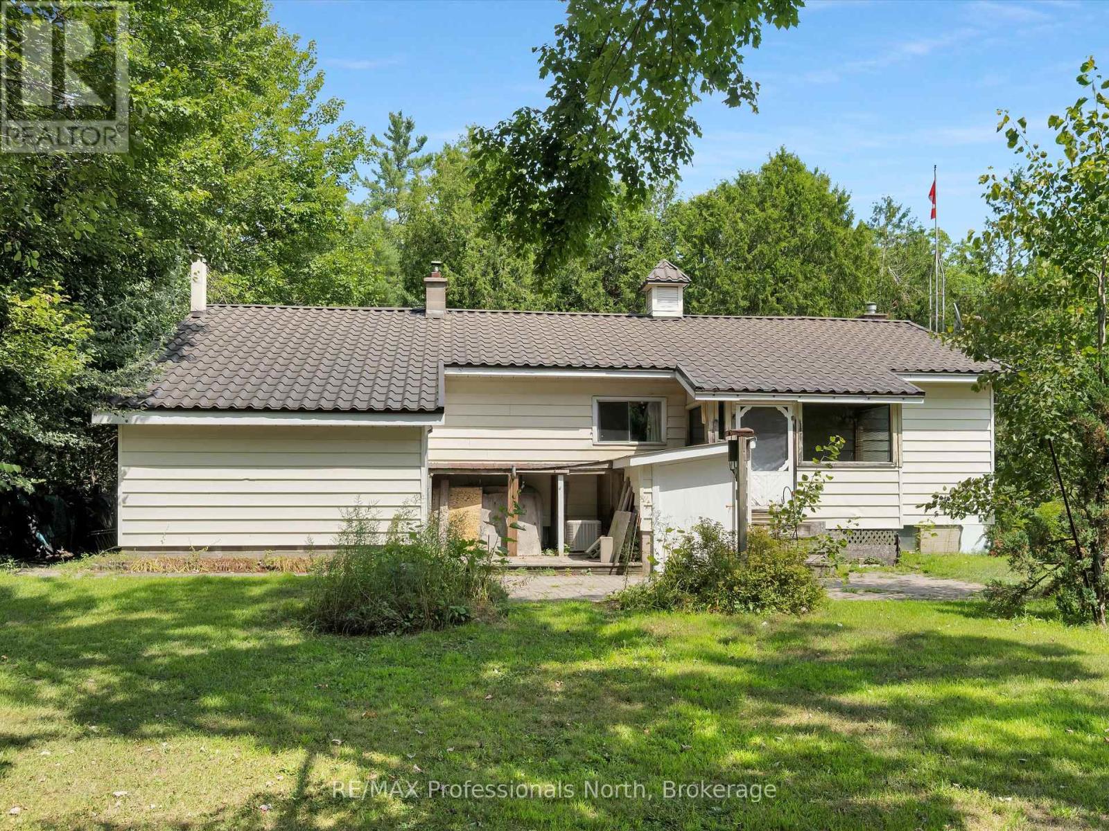1716 Gravenhurst Parkway, Gravenhurst, Ontario  P1P 1R3 - Photo 3 - X12355030