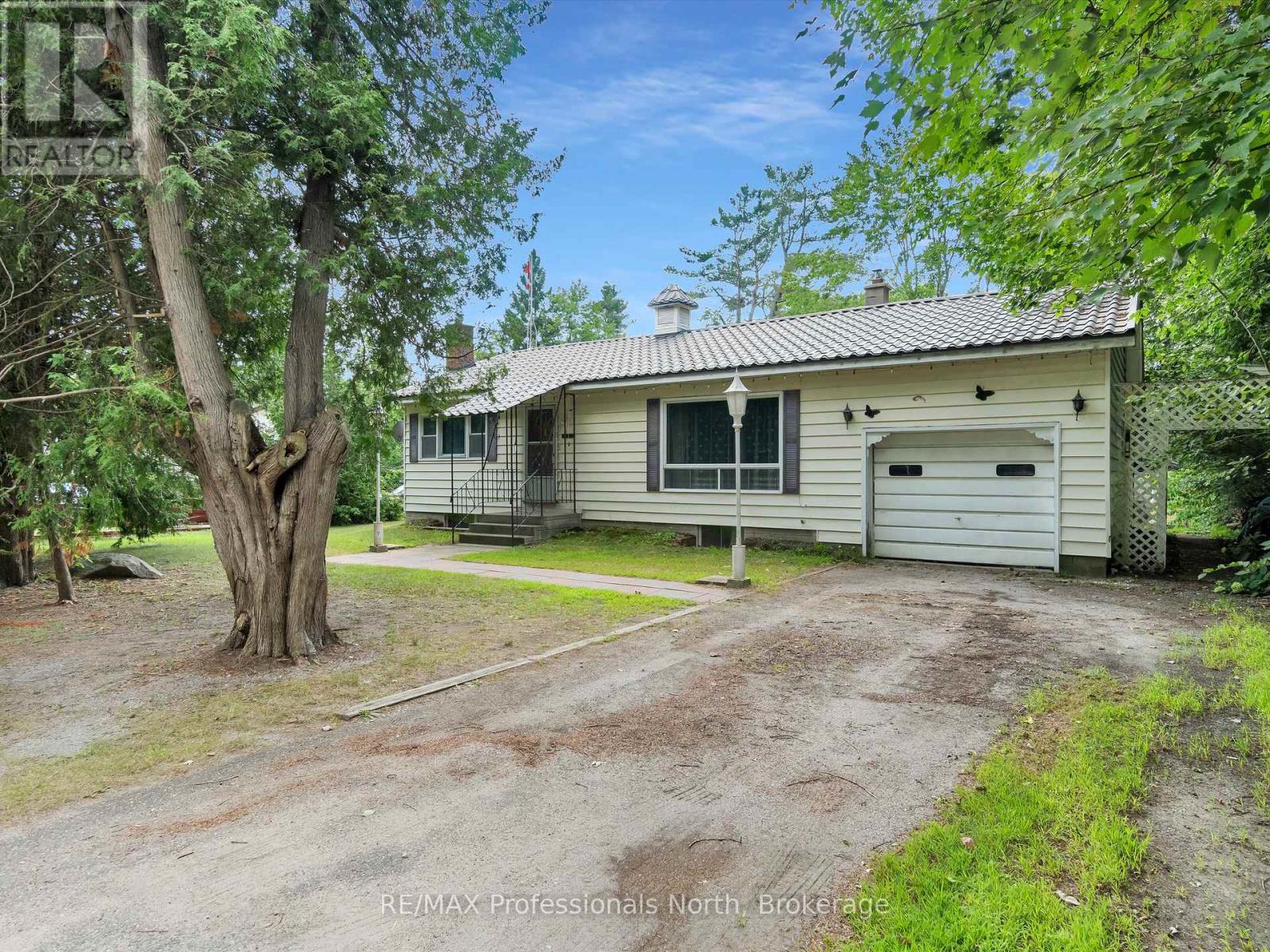 1716 Gravenhurst Parkway, Gravenhurst, Ontario  P1P 1R3 - Photo 4 - X12355030