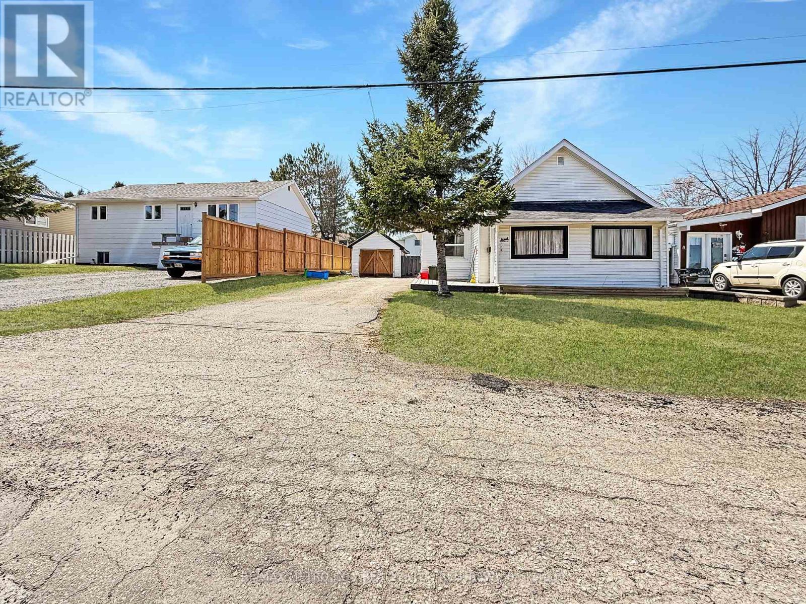 778 Seventh Street, Renfrew, Ontario  K7V 1B7 - Photo 2 - X12354908