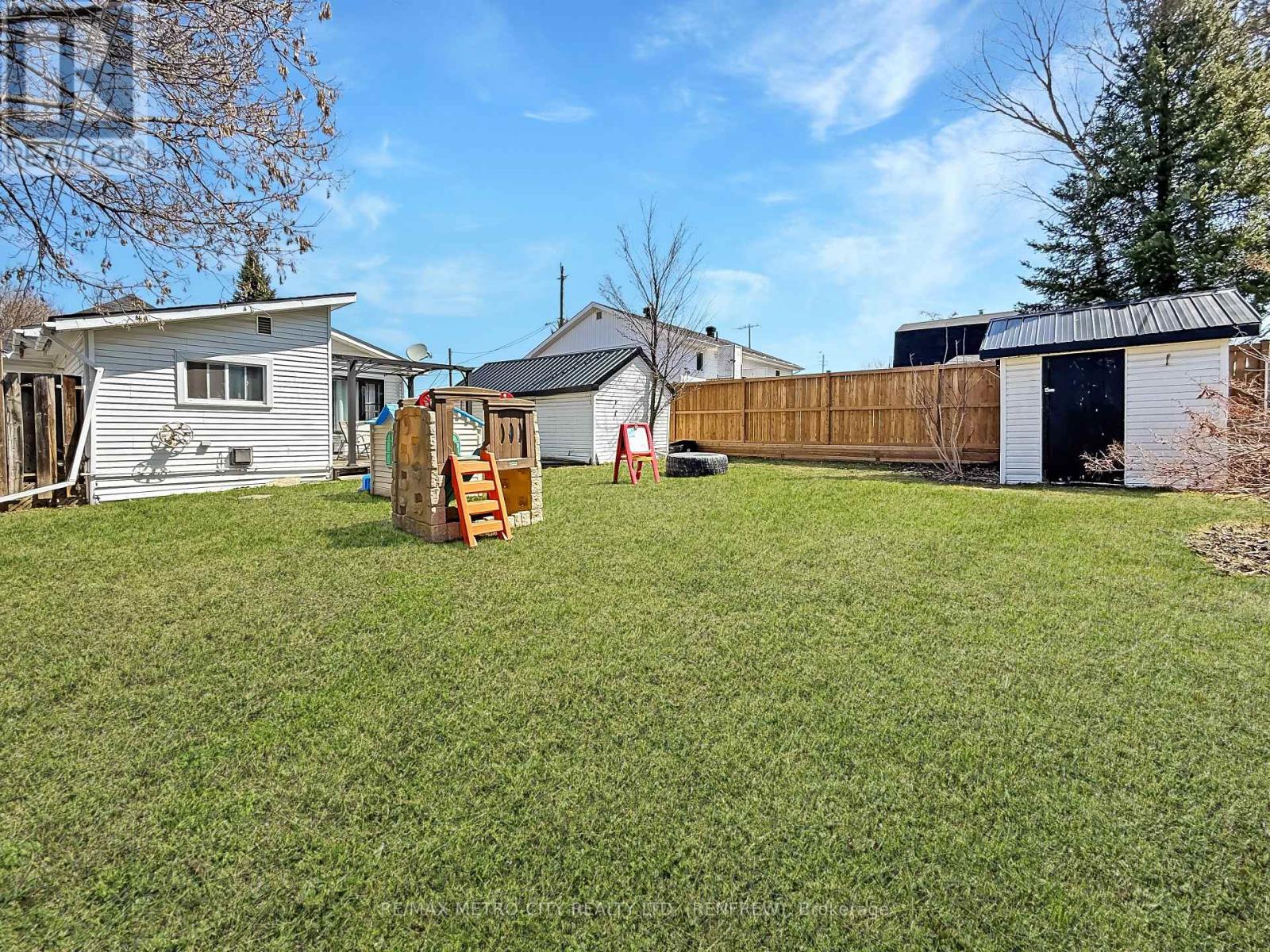 778 Seventh Street, Renfrew, Ontario  K7V 1B7 - Photo 22 - X12354908