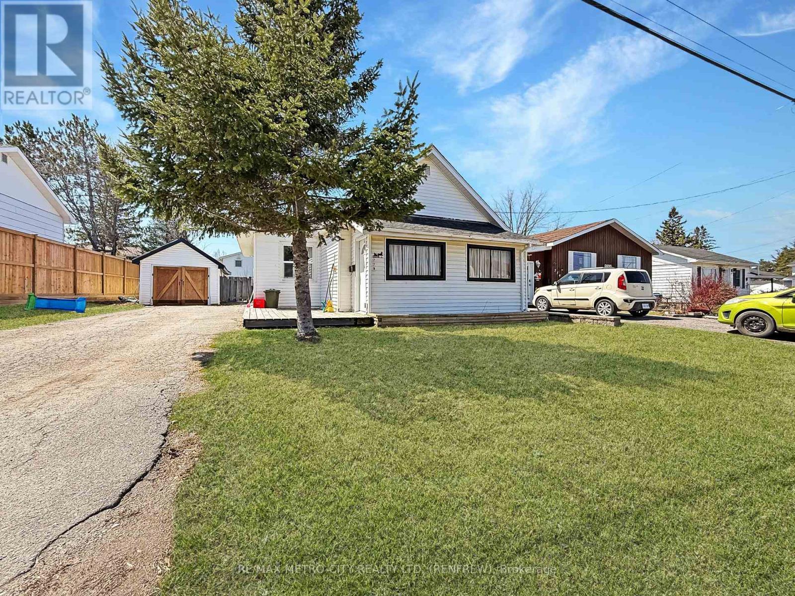 778 Seventh Street, Renfrew, Ontario  K7V 1B7 - Photo 4 - X12354908