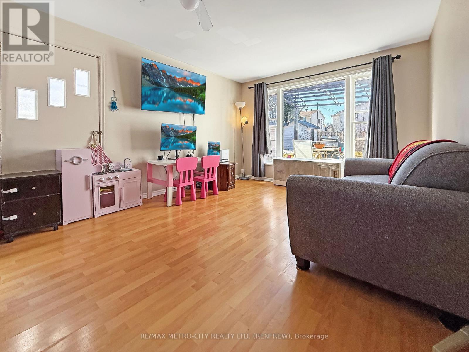 778 Seventh Street, Renfrew, Ontario  K7V 1B7 - Photo 8 - X12354908