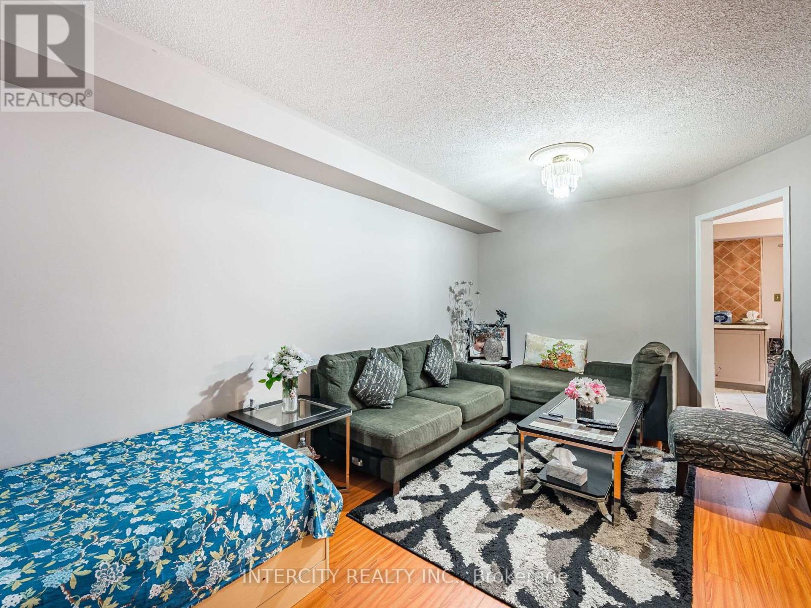 8 Wedgewood Place, Vaughan, Ontario  L4K 4X6 - Photo 10 - N12327933