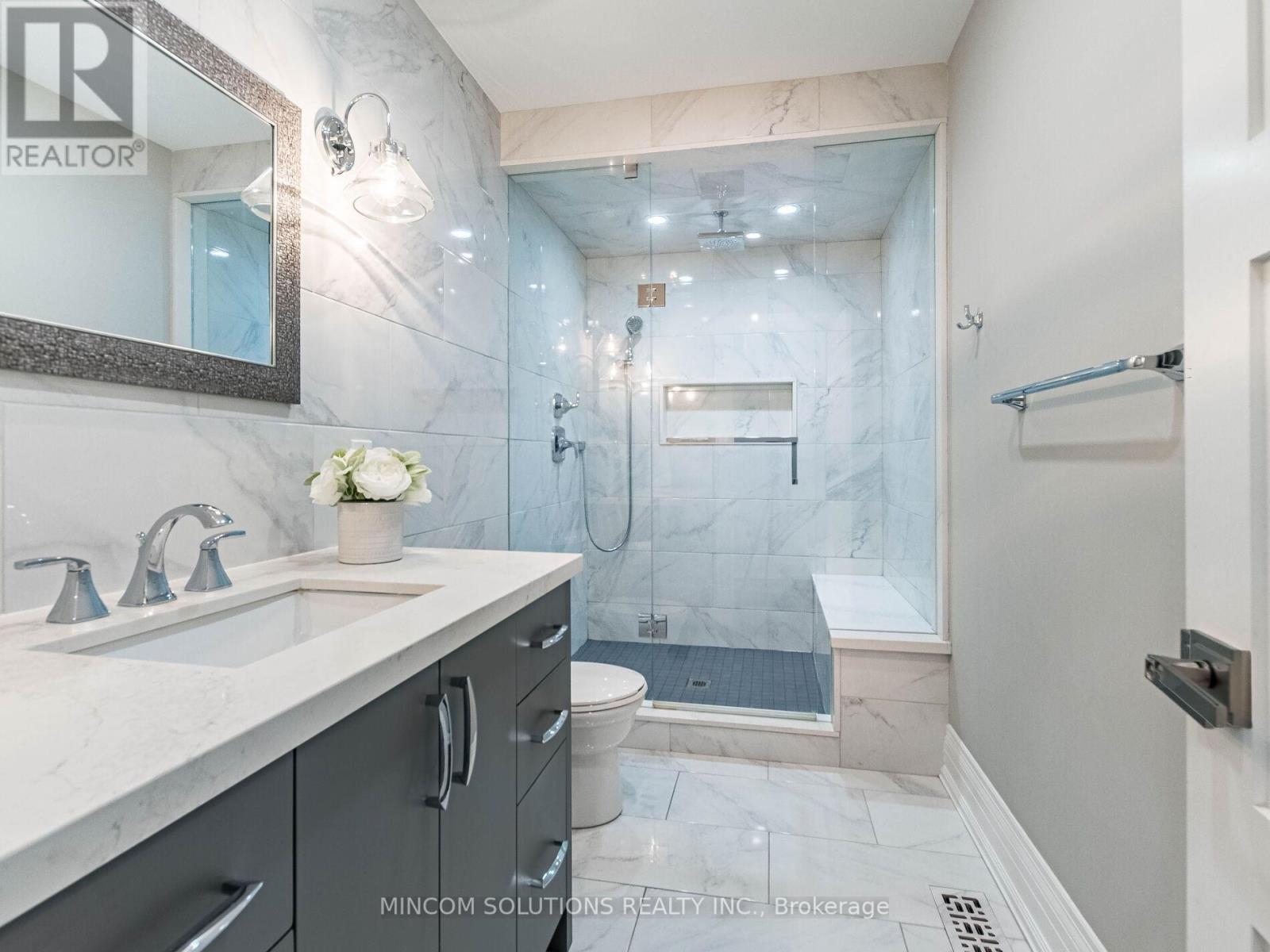 37 Suburban Drive, Mississauga, Ontario  L5N 1G8 - Photo 21 - W12354890