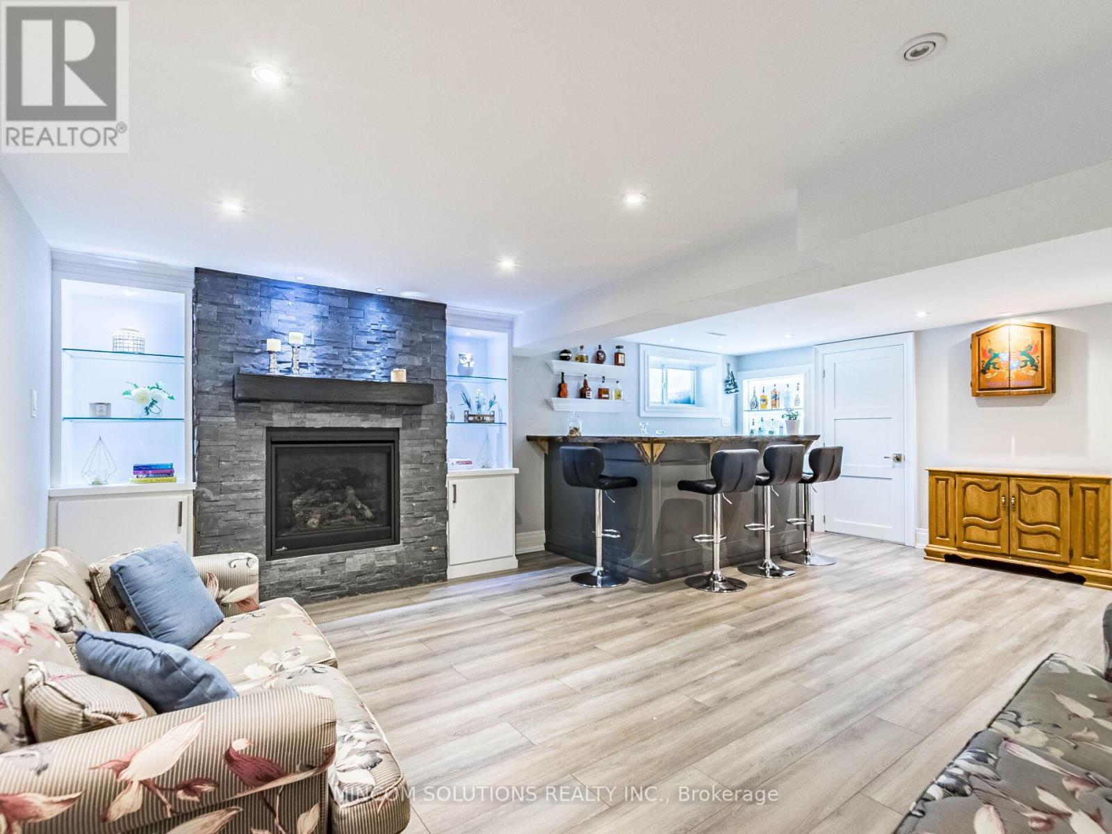 37 Suburban Drive, Mississauga, Ontario  L5N 1G8 - Photo 26 - W12354890