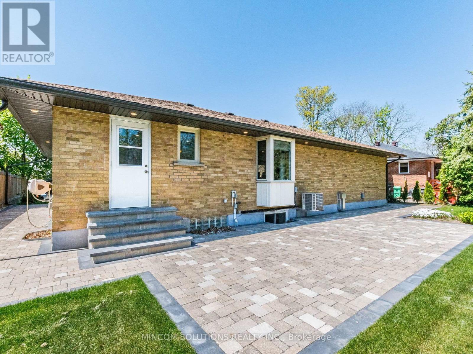 37 Suburban Drive, Mississauga, Ontario  L5N 1G8 - Photo 38 - W12354890