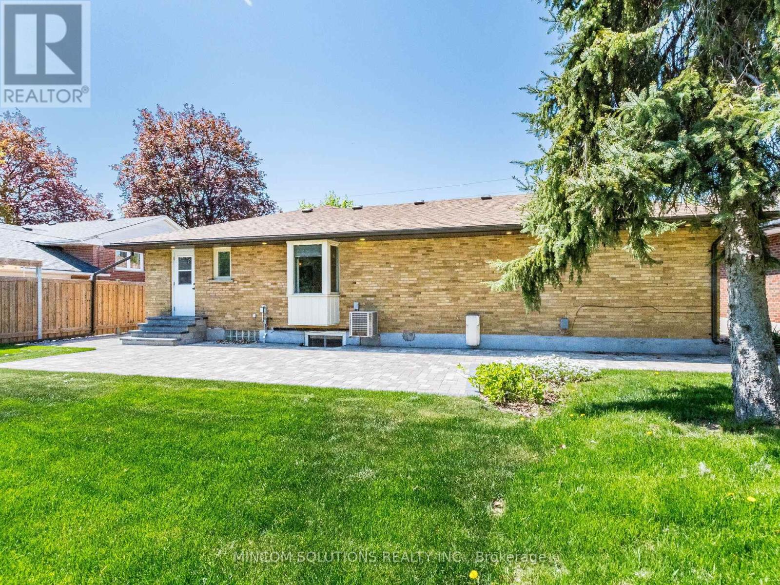 37 Suburban Drive, Mississauga, Ontario  L5N 1G8 - Photo 42 - W12354890