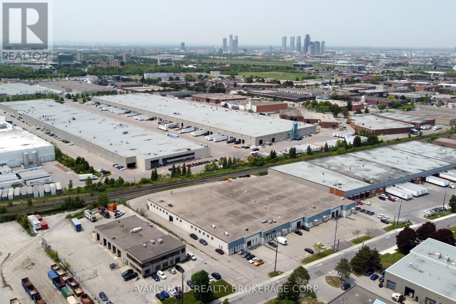 820 Flint Road, Toronto, Ontario  M3J 2J5 - Photo 1 - W12354896