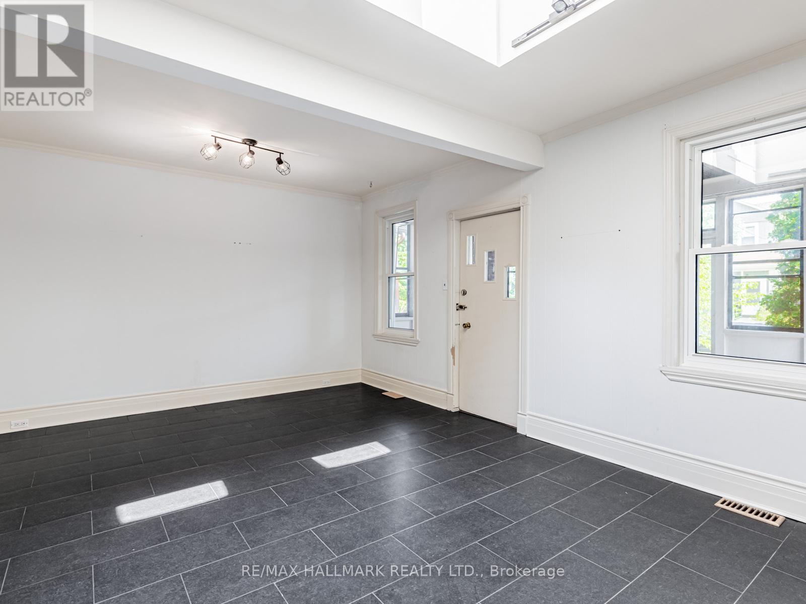 Property at 244 KING EDWARD AVENUE image 4