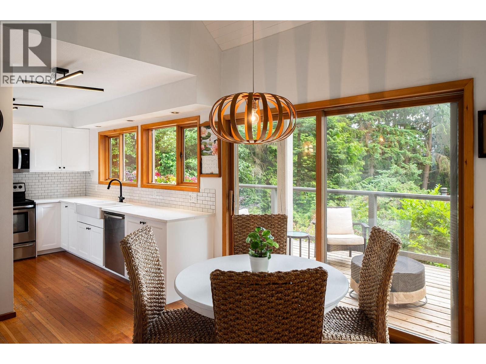Property at 733 WINDJAMMER ROAD image 4