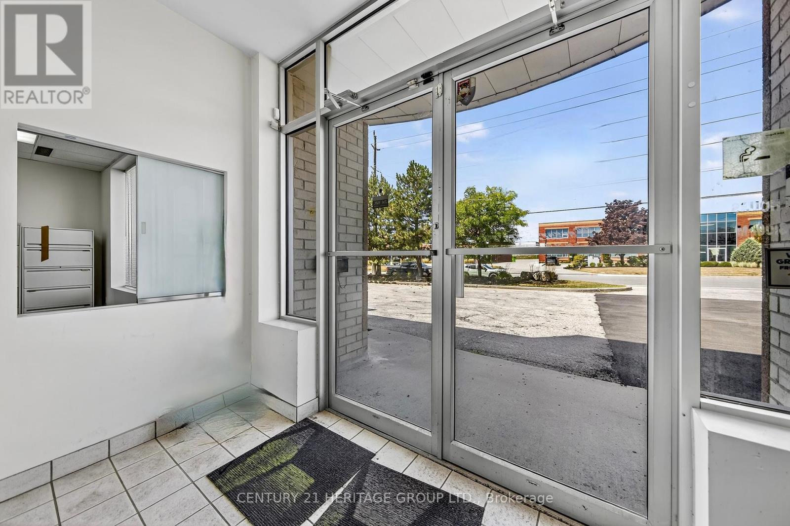 Unit #2 - 1190 Ringwell Drive, Newmarket, Ontario  L3Y 8V9 - Photo 4 - N12354966