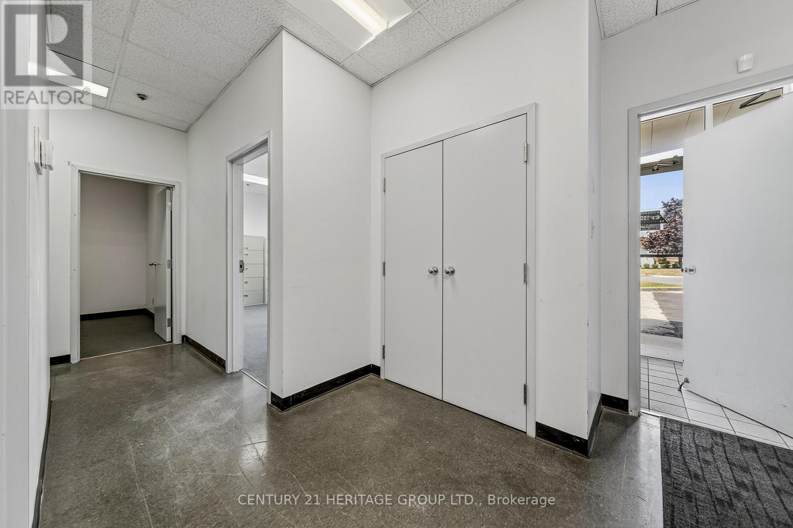 Unit #2 - 1190 Ringwell Drive, Newmarket, Ontario  L3Y 8V9 - Photo 5 - N12354966