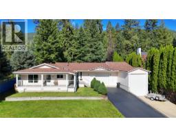 817 Smith Crescent Trail Rural
