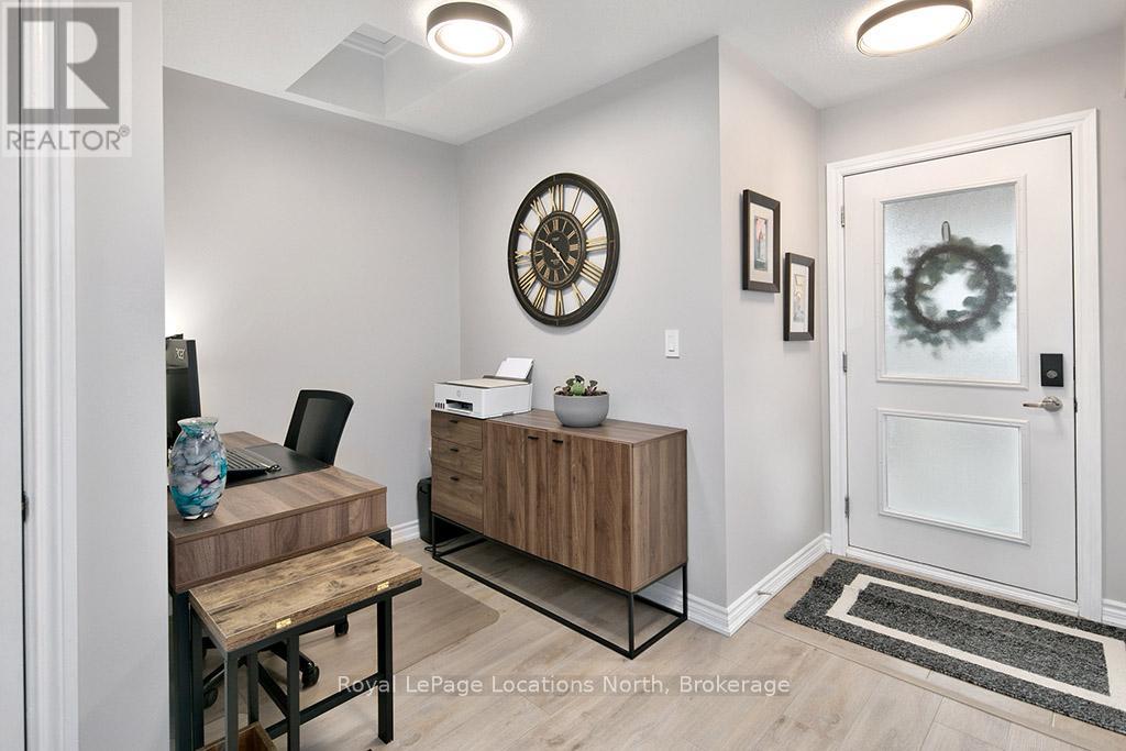 305 - 3 Brandy Lane Drive, Collingwood, Ontario  L9Y 0X4 - Photo 4 - S12355092