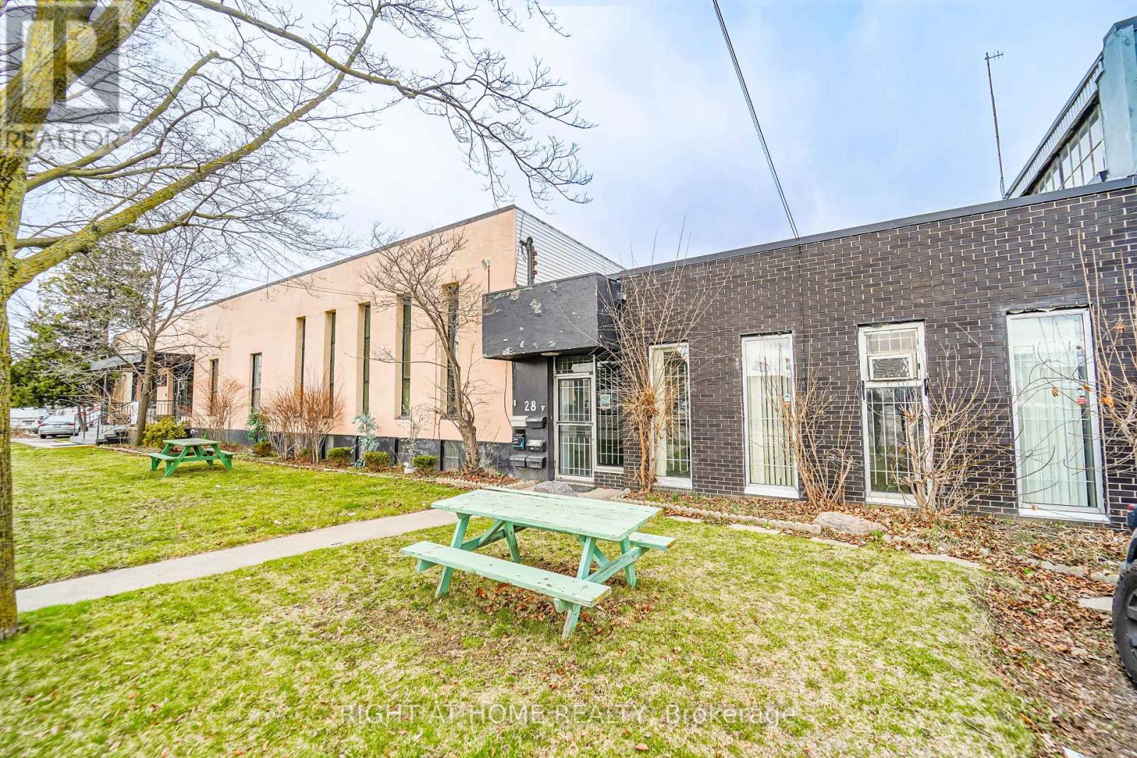 UNIT #25 - 26-30 SIX POINT ROAD, Toronto, Ontario