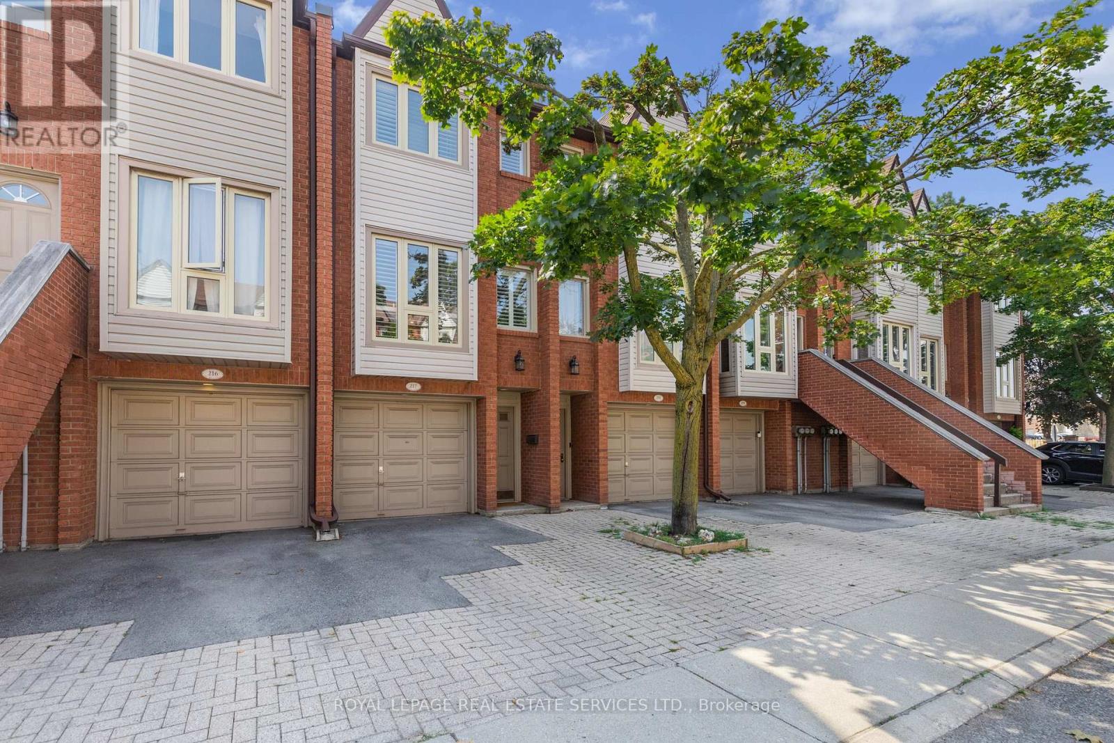 217 - 895 Maple Avenue, Burlington, Ontario  L7S 2H7 - Photo 3 - W12355043