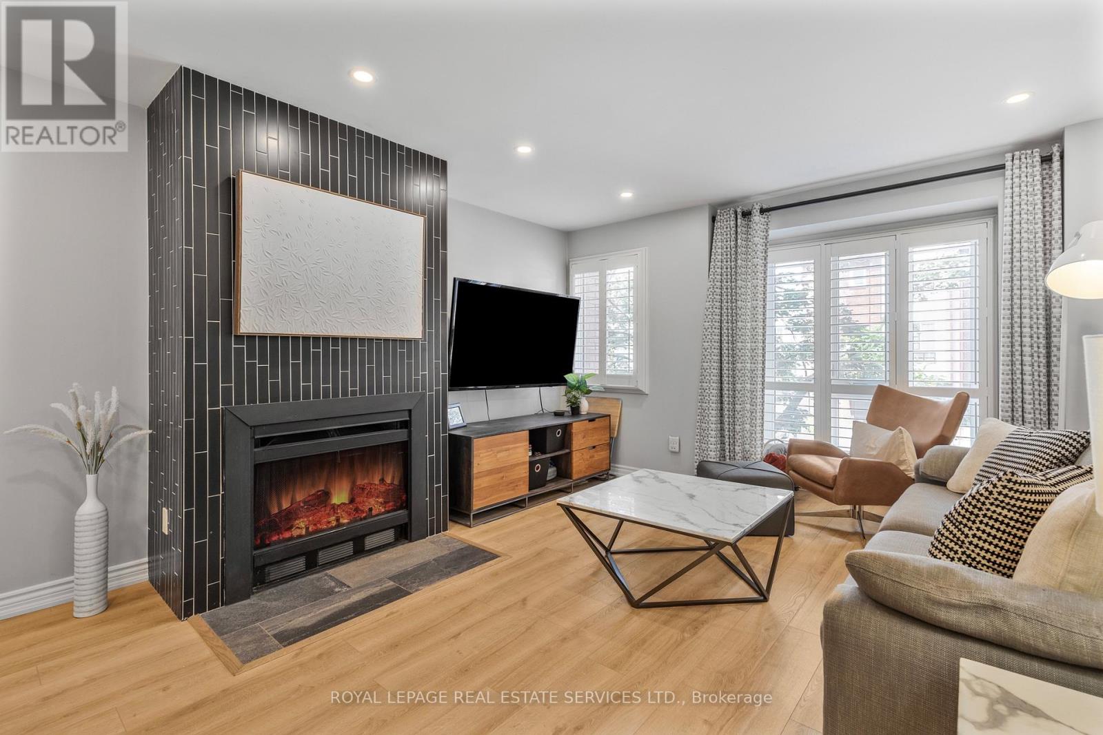 217 - 895 Maple Avenue, Burlington, Ontario  L7S 2H7 - Photo 4 - W12355043