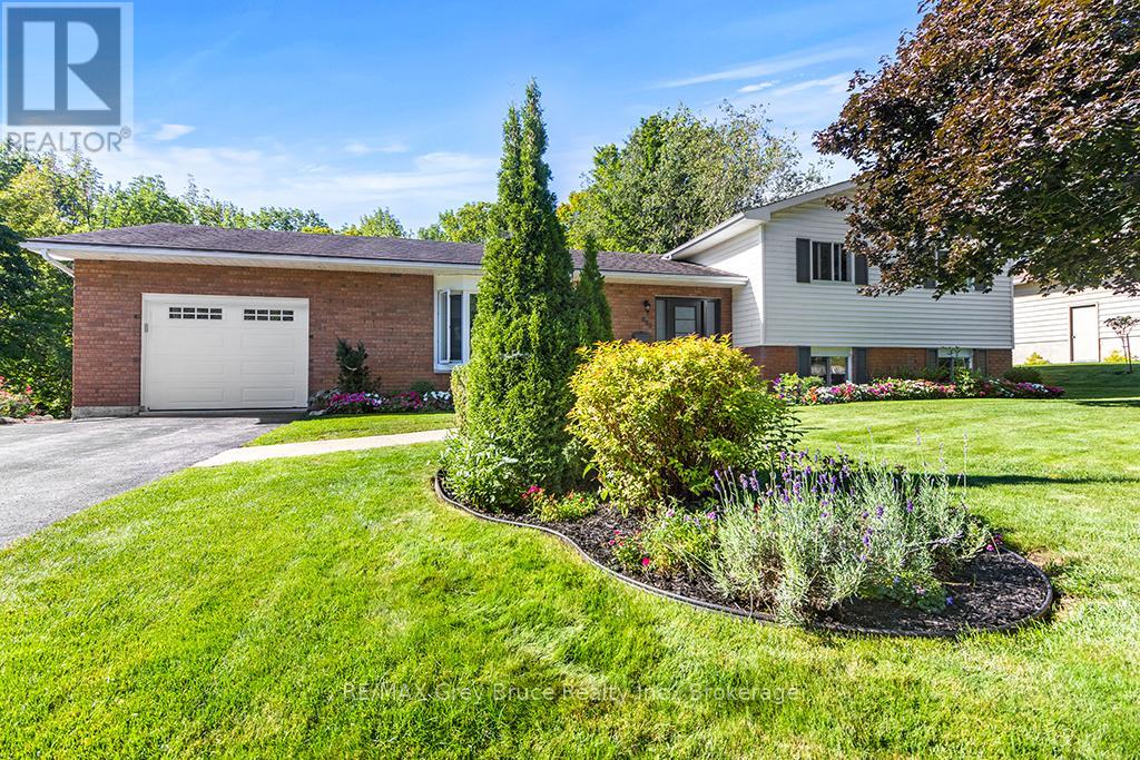 699 20th Street W, Owen Sound, Ontario  N4K 4E1 - Photo 1 - X12355059