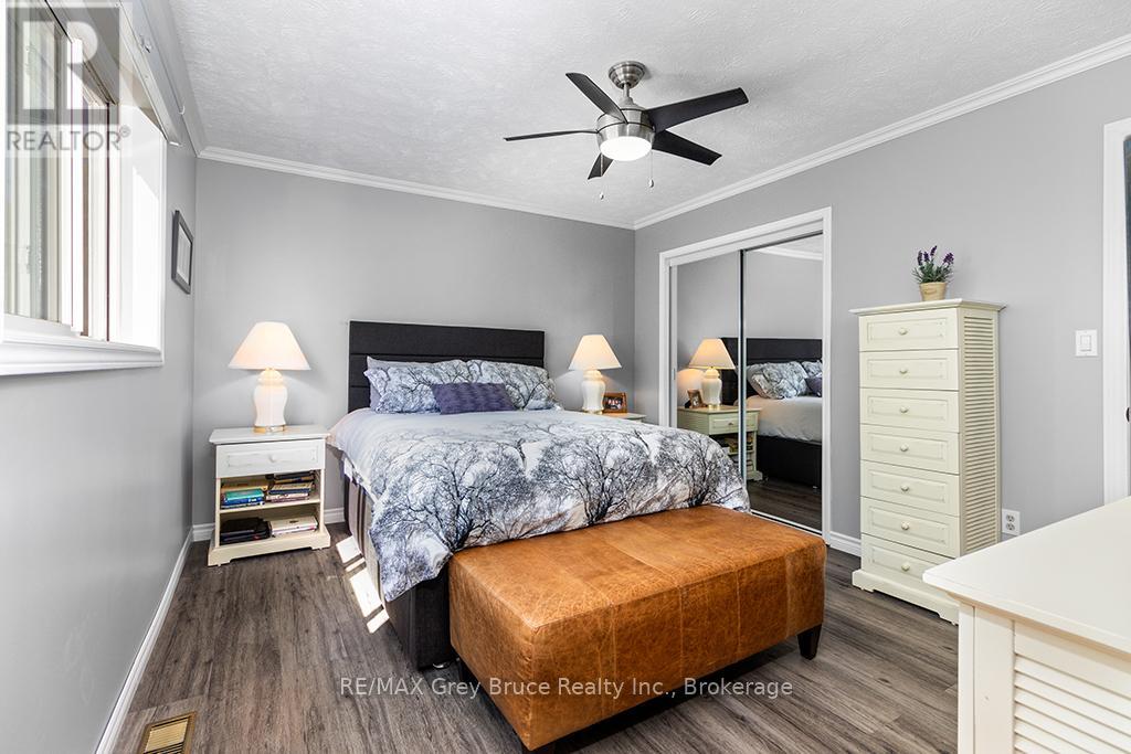 699 20th Street W, Owen Sound, Ontario  N4K 4E1 - Photo 34 - X12355059