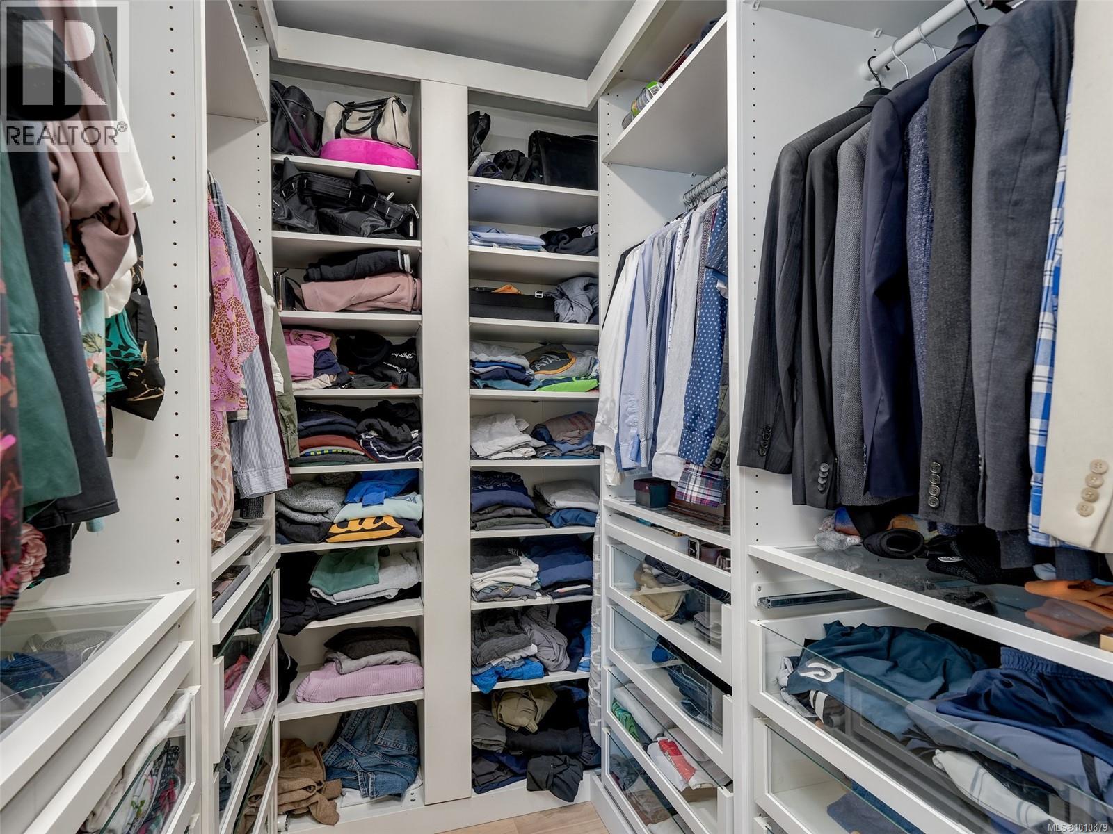 Property at 559 Caselton Pl image 1