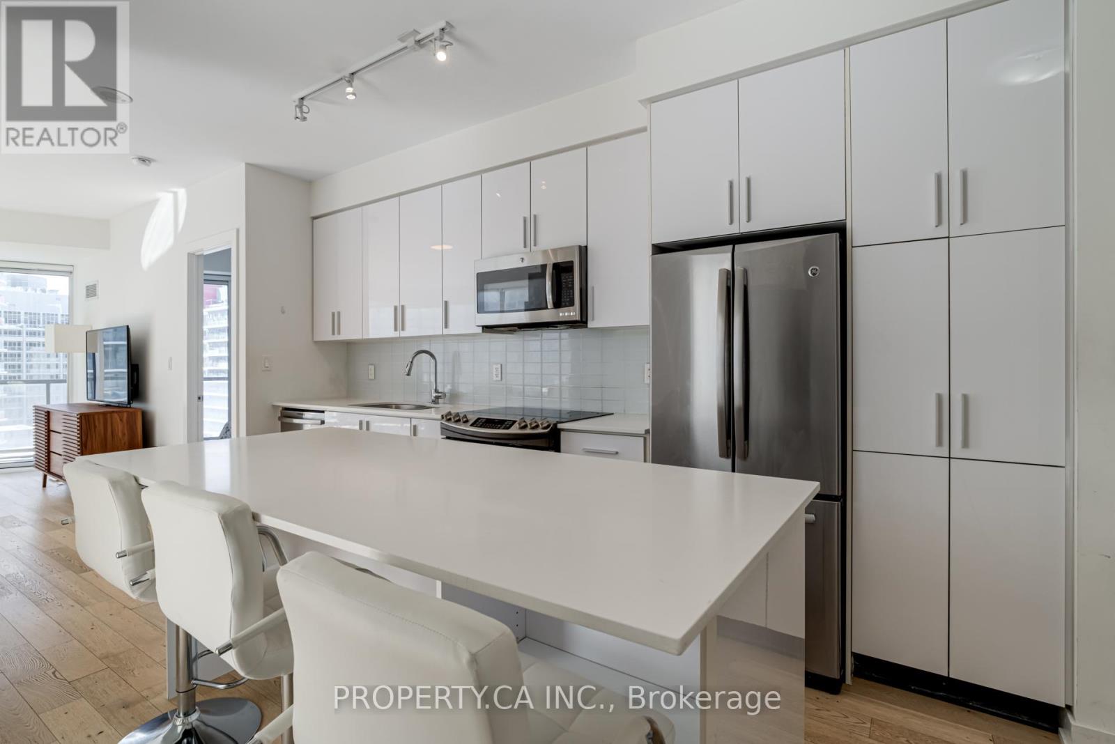 1213 - 20 Bruyeres Mews, Toronto, Ontario  M5V 0G8 - Photo 4 - C12354339