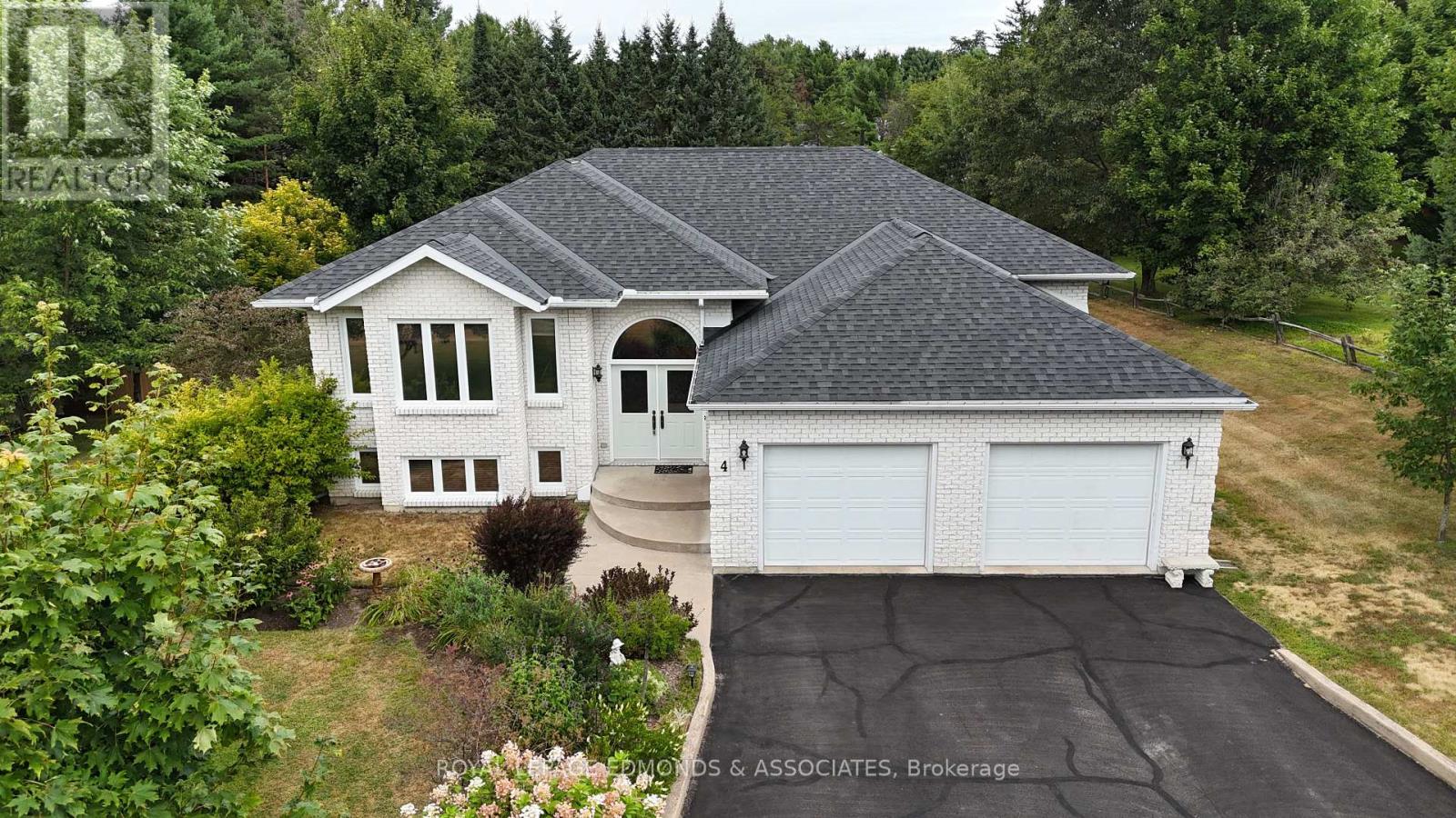 4 JAMIE CRESCENT, Petawawa, Ontario