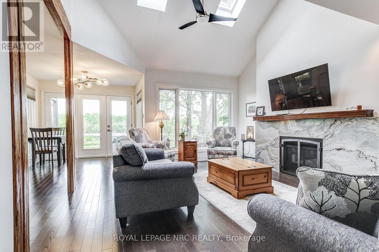 645 Clarence Street, Port Colborne (Sugarloaf), Ontario  L3K 6B8 - Photo 9 - X12355194