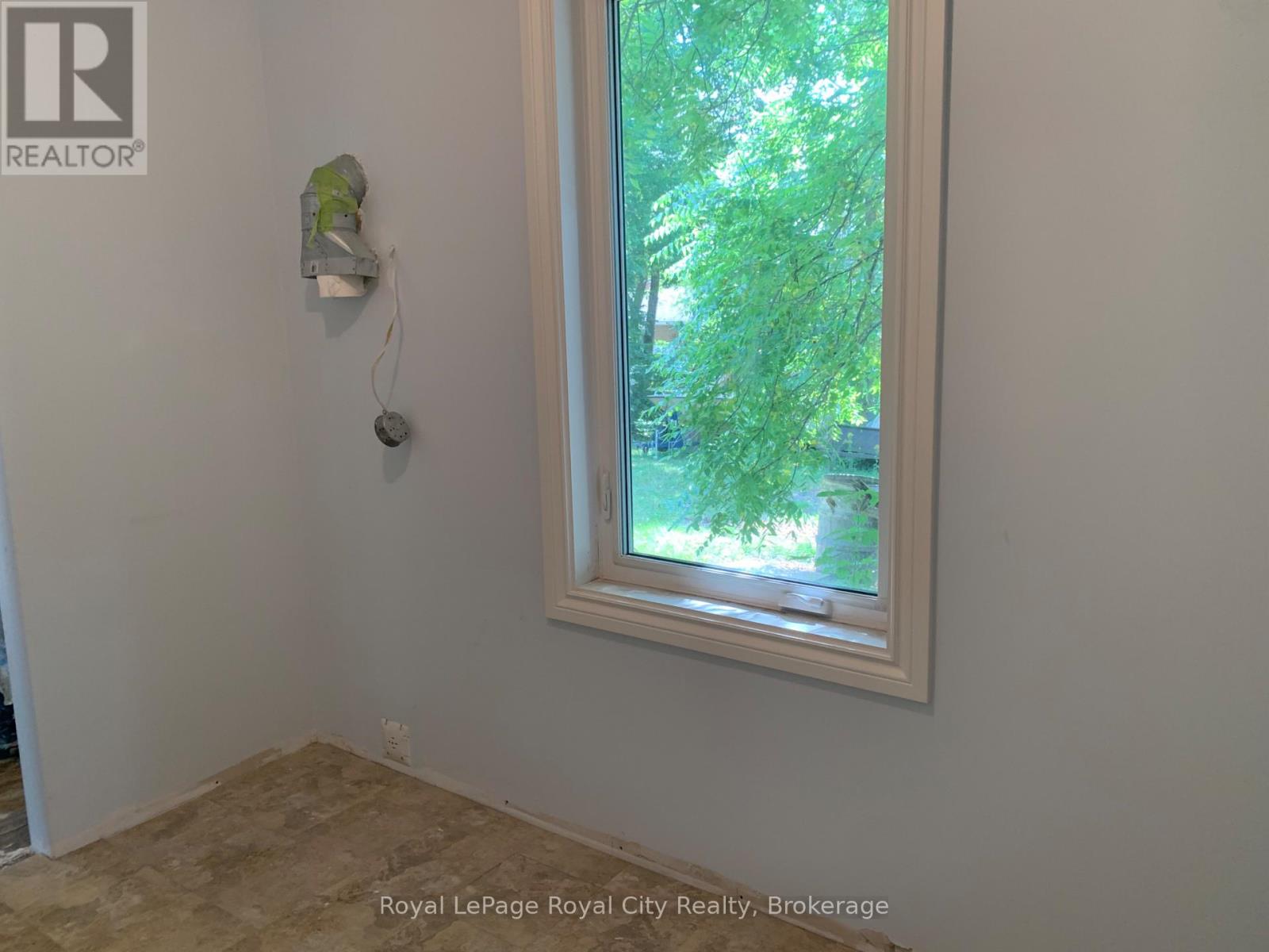 180 Waterloo Avenue, Guelph, Ontario  N1H 3J3 - Photo 4 - X12355135
