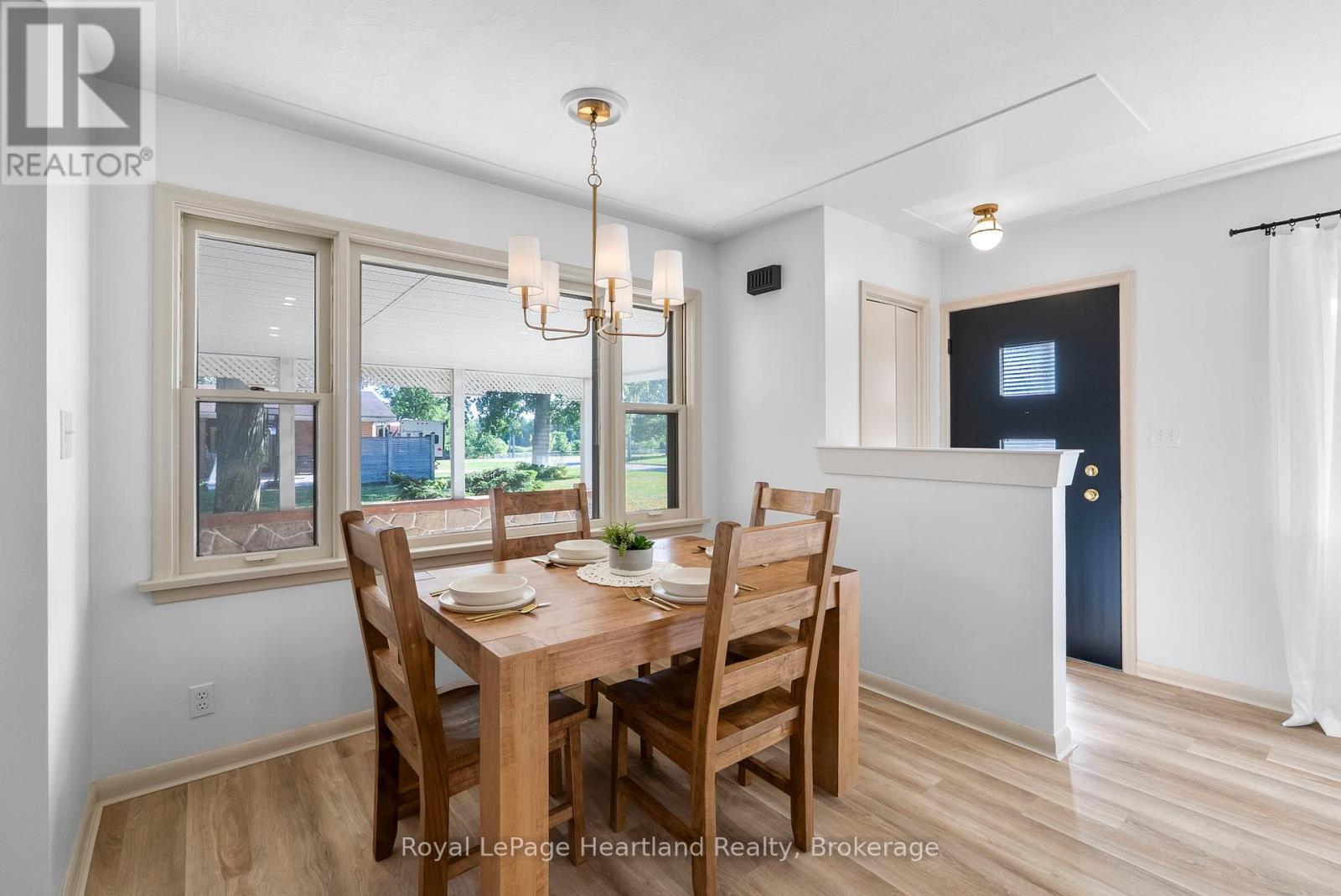 542 Angus Street, North Huron, Ontario  N0G 2W0 - Photo 5 - X12355209